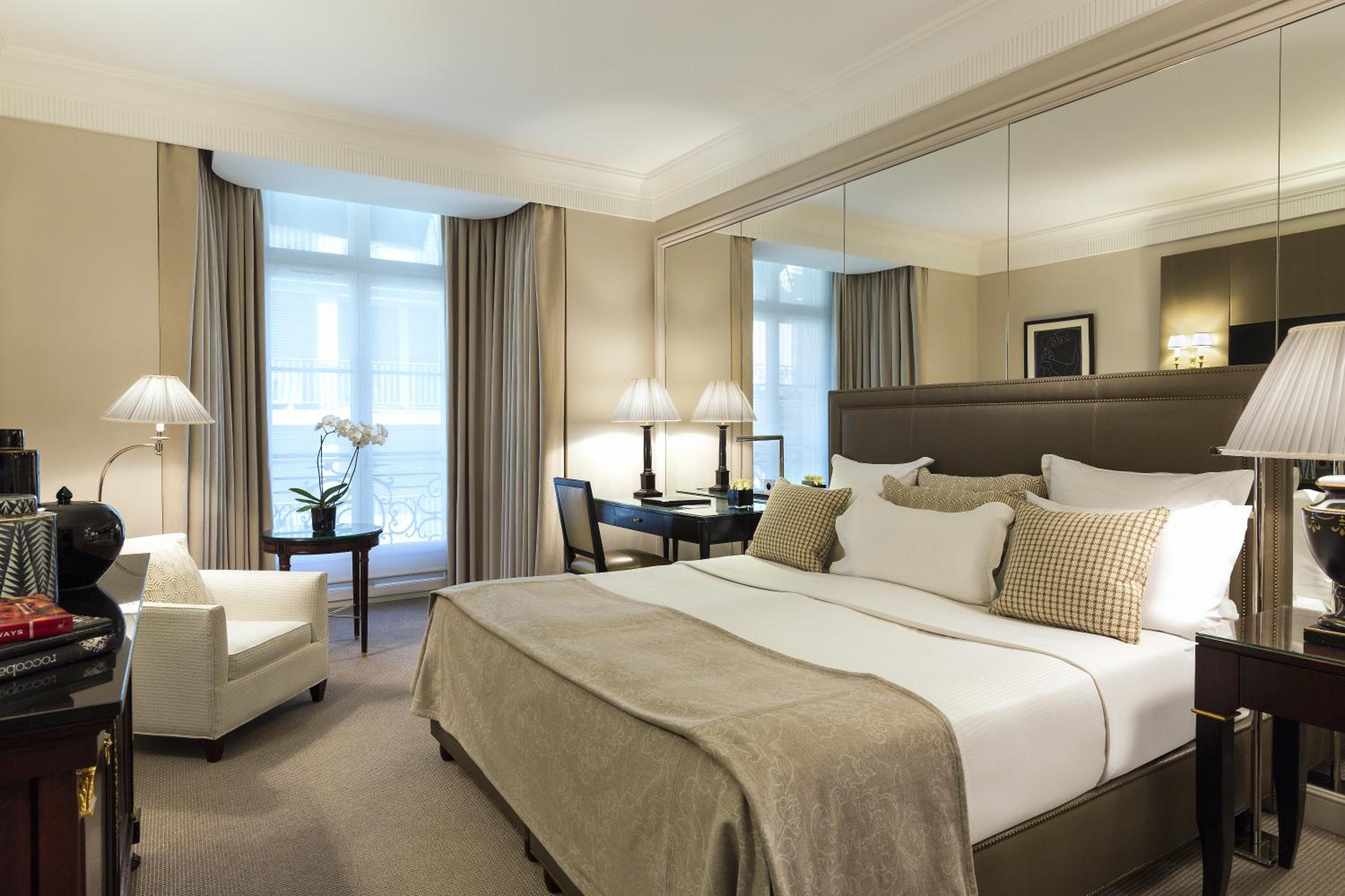 Executive Room thumbnail 5