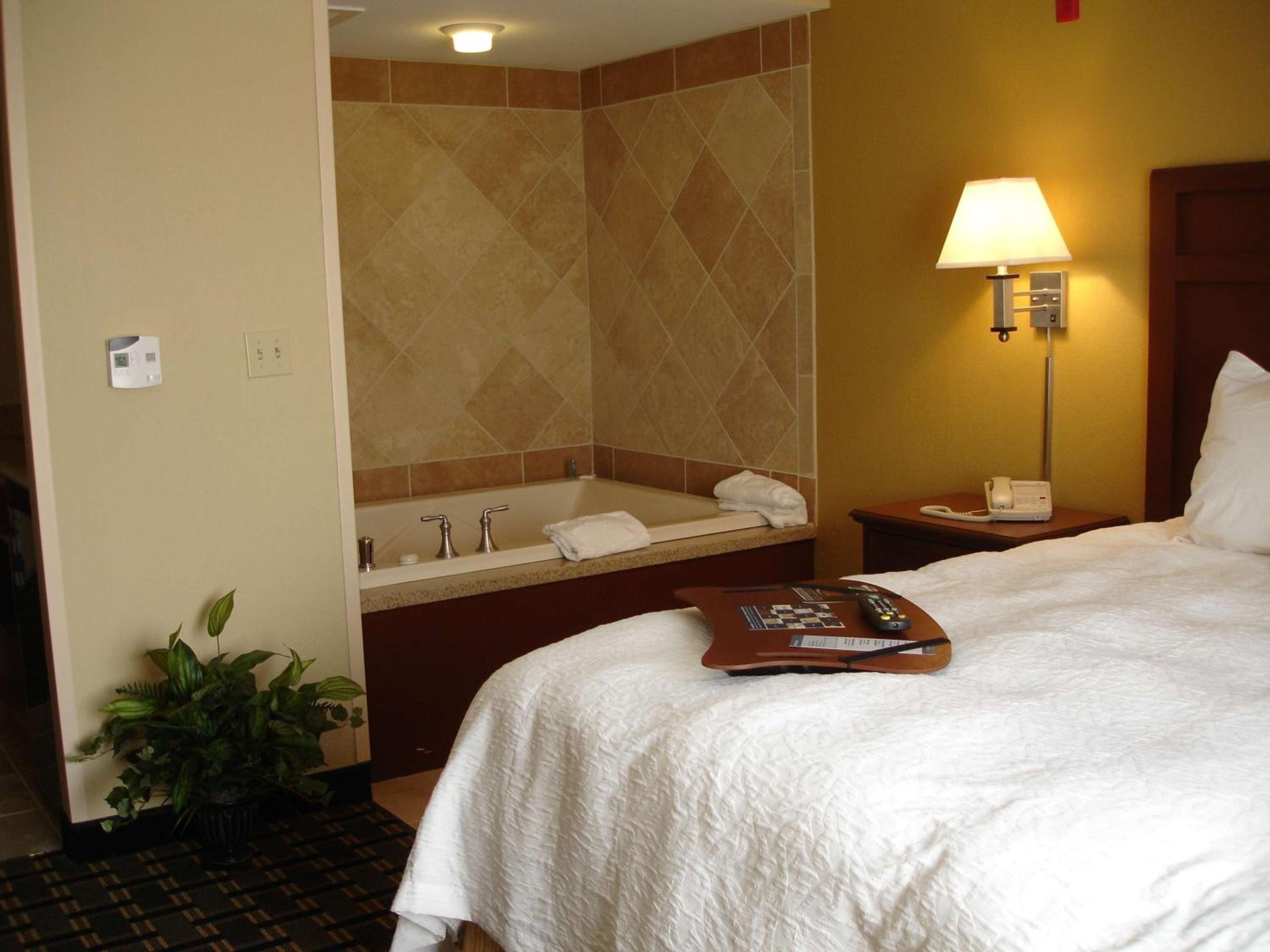 King Room with Spa Bath - Photo 3