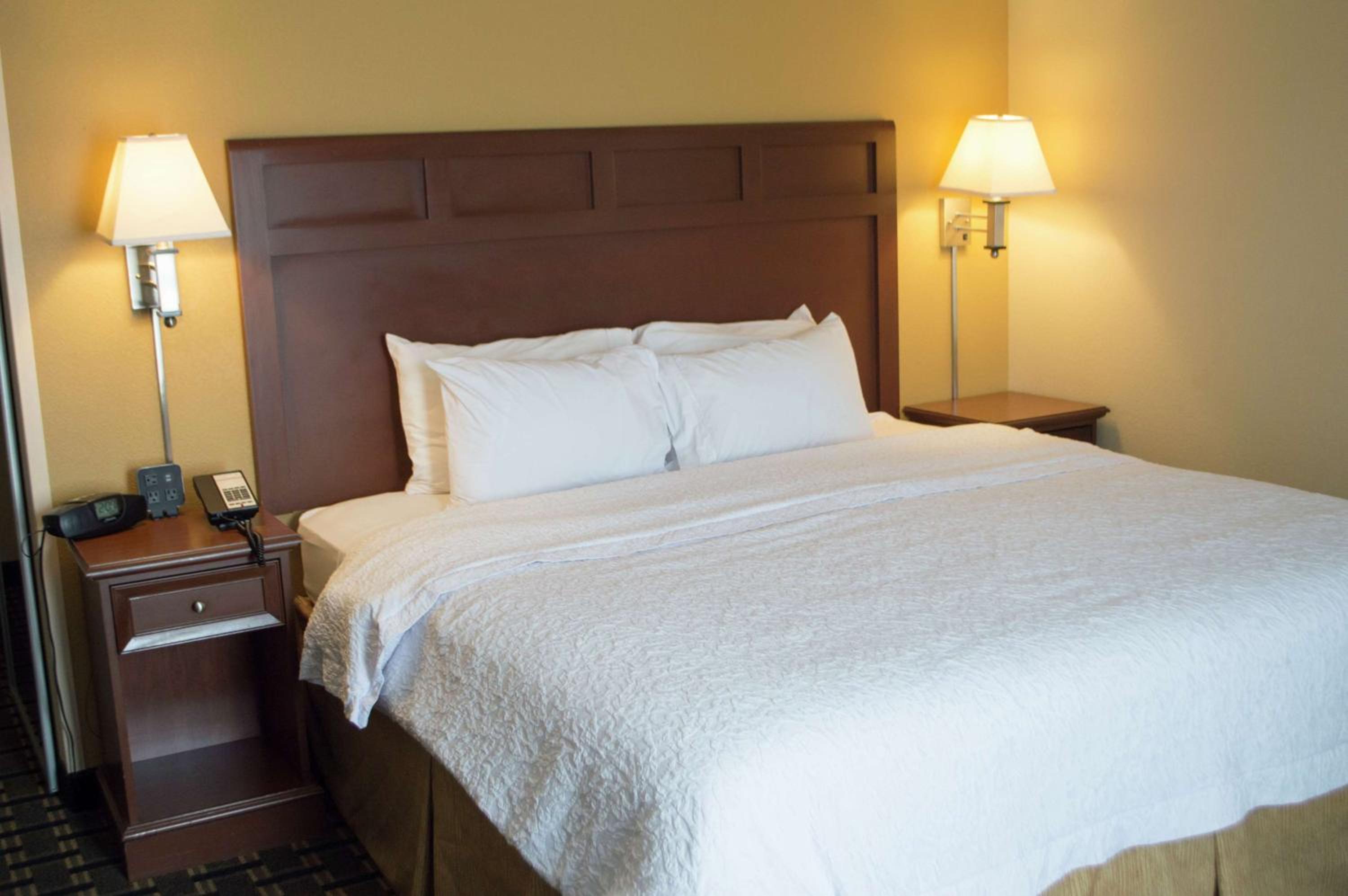 King Room with King Bed - Non-Smoking - Photo 1