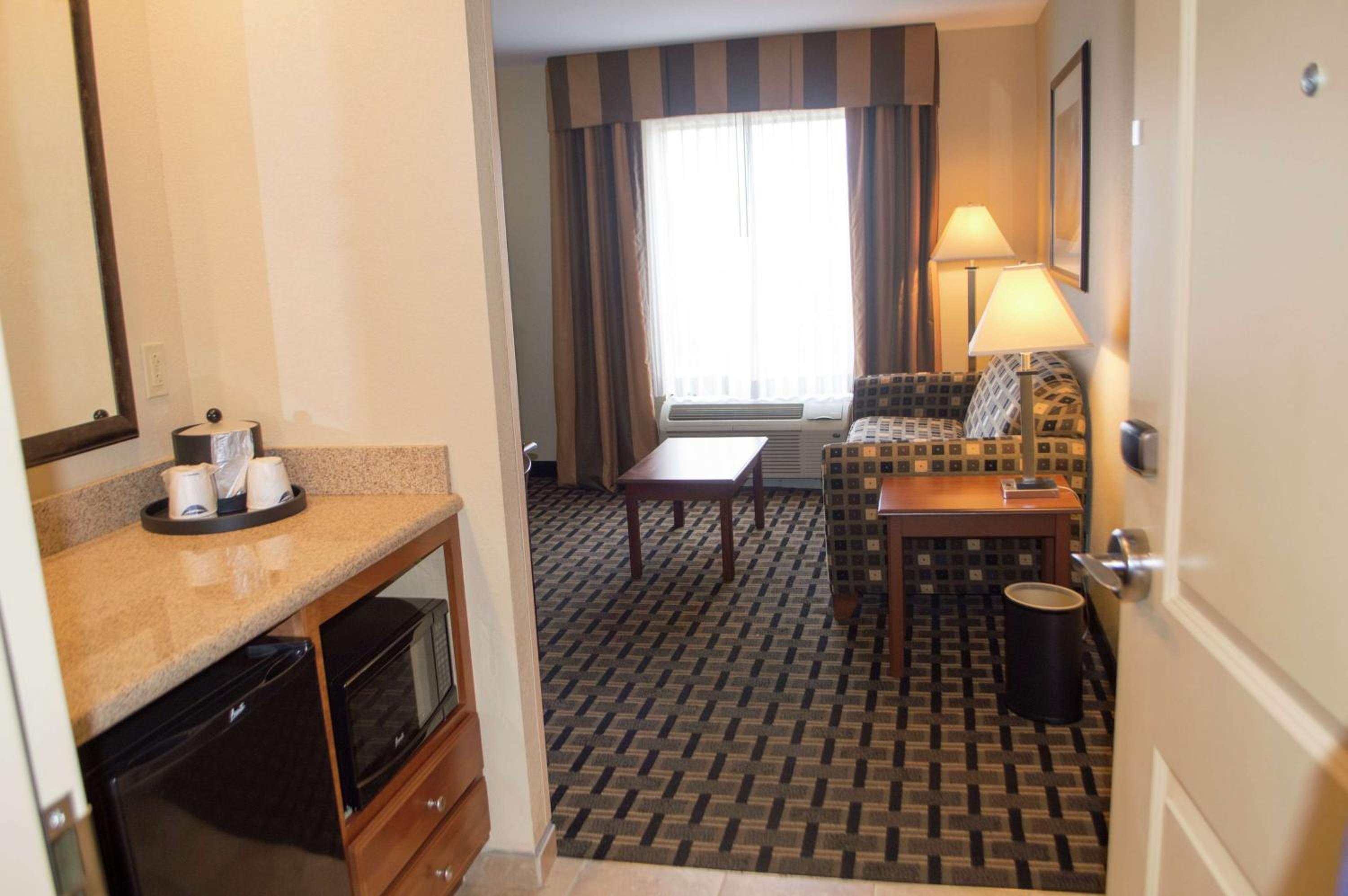 King Studio Suite - Non-Smoking - Photo 2