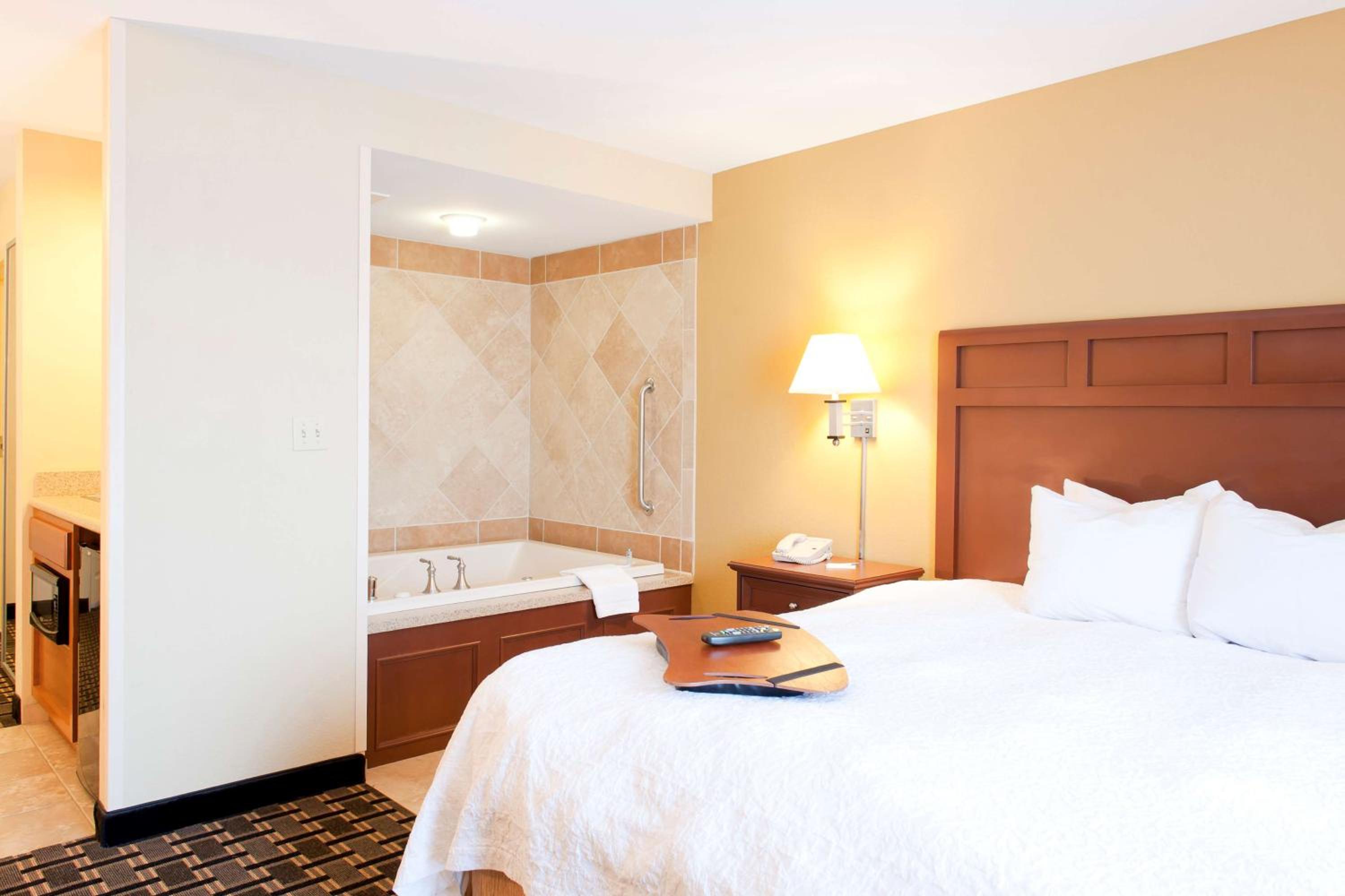 King Room with Spa Bath - Photo 2