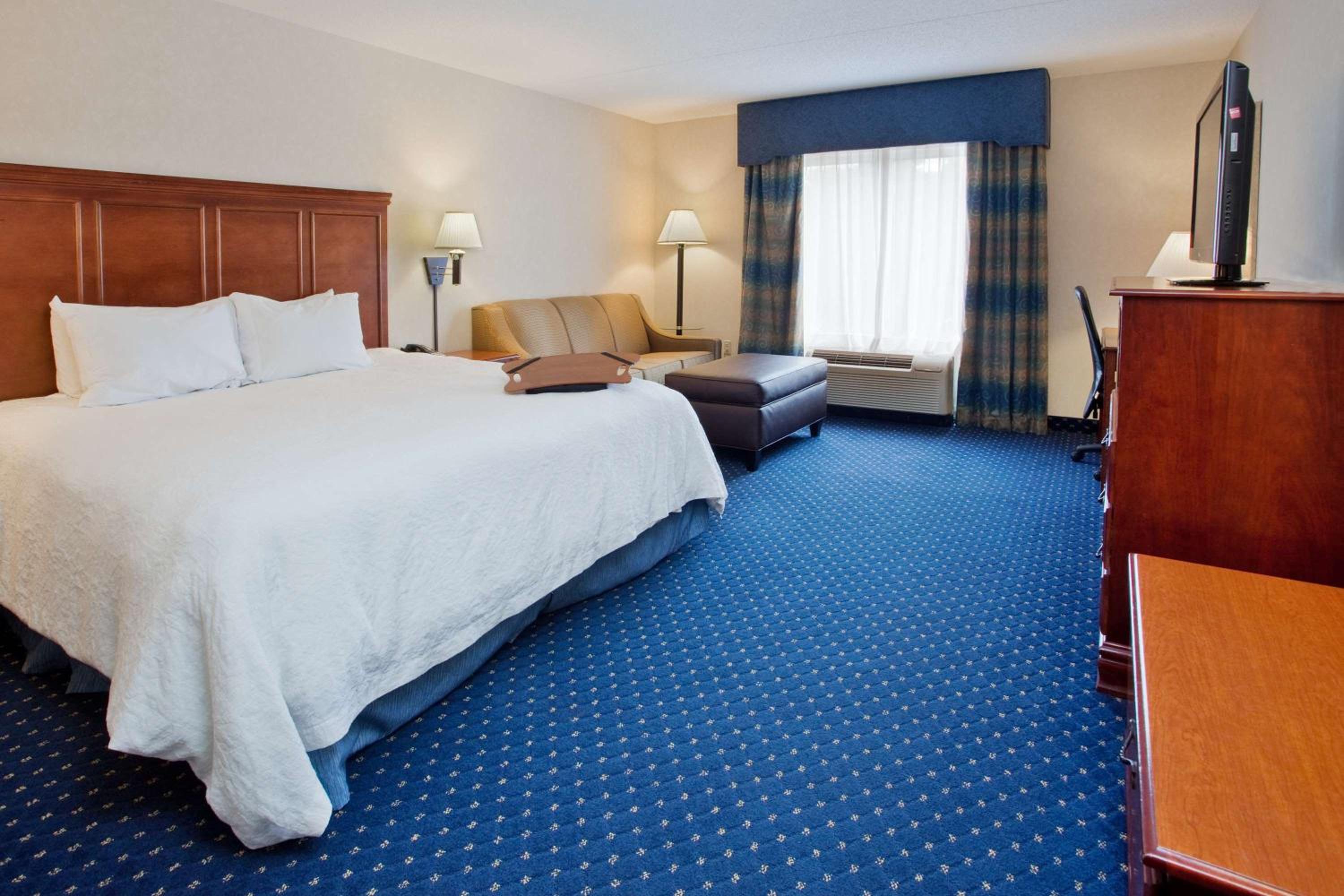 King Room - Disability Access/Non-Smoking With Sofa Bed photo 1