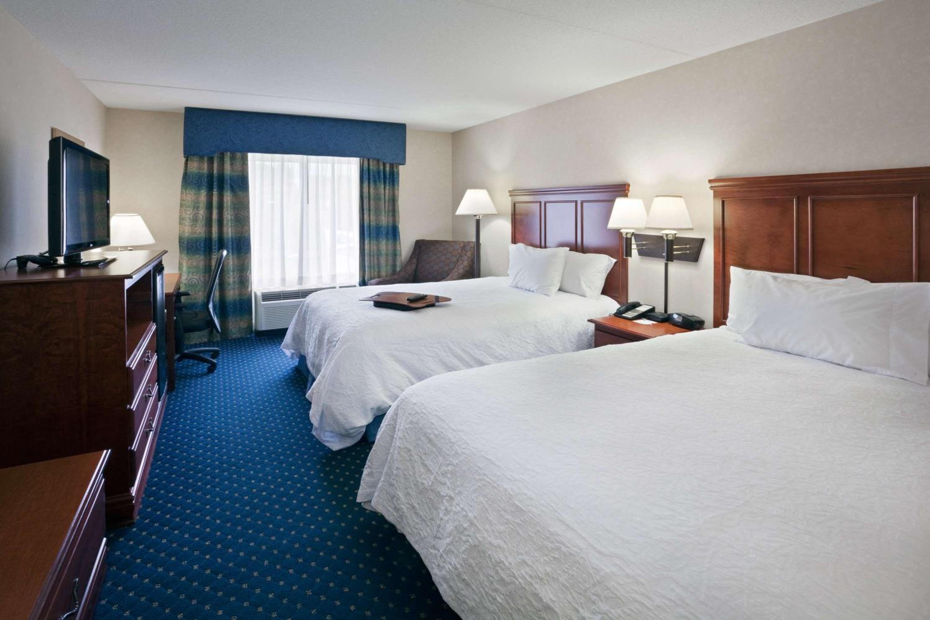 Room with Two Queen Beds - Non-Smoking - Photo 1