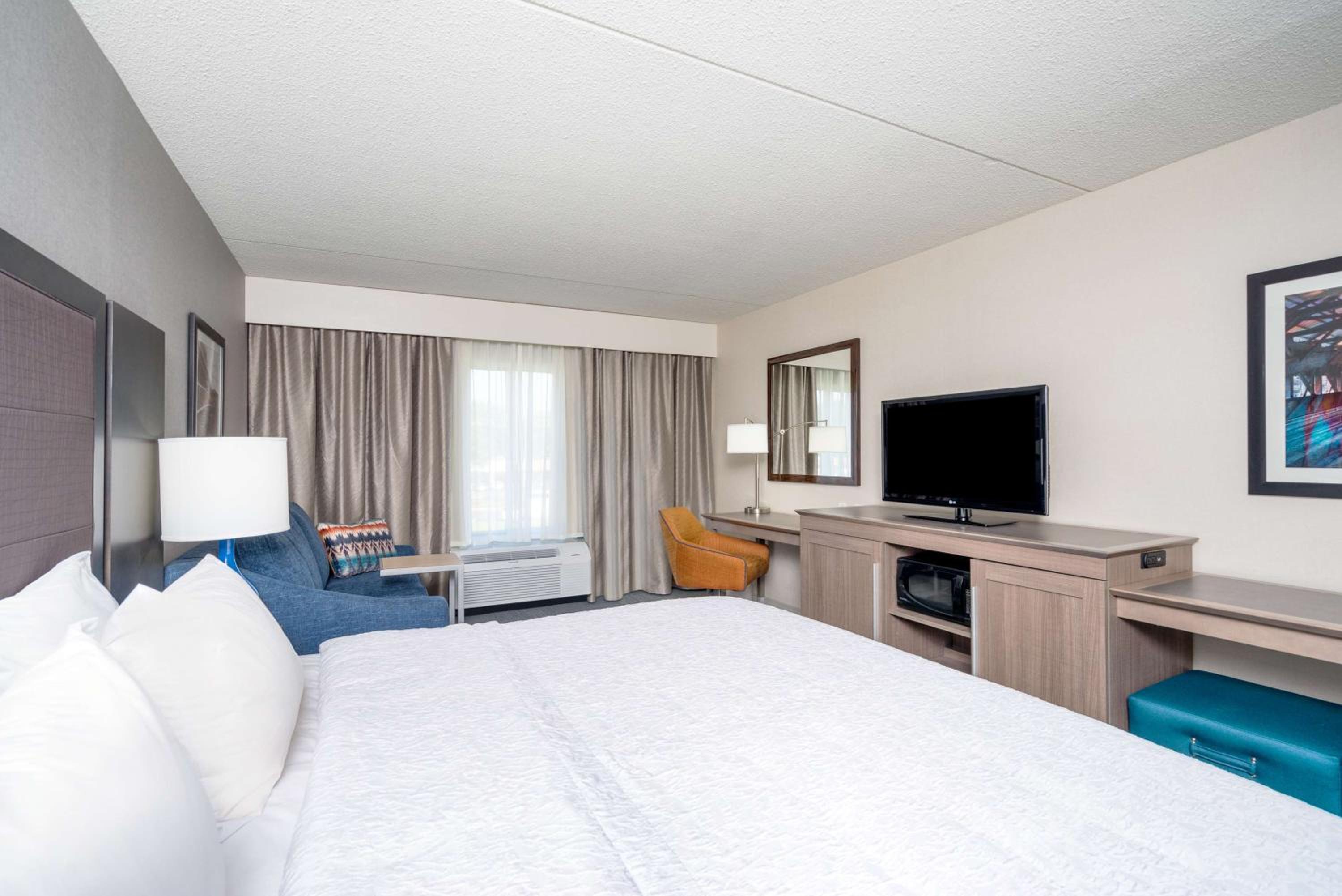 King Room with Sofa Bed and Study - Non-Smoking - Photo 2