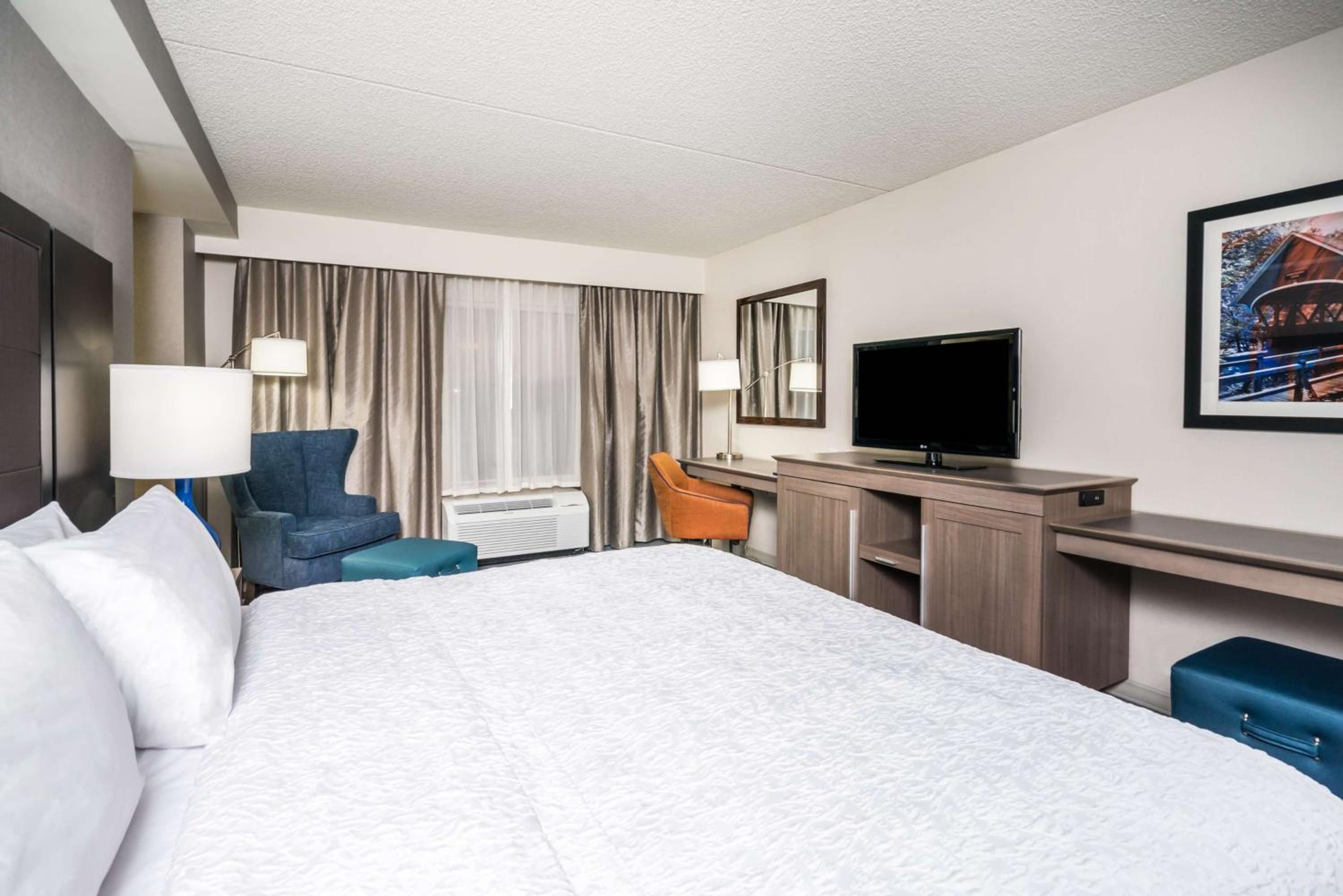 Executive King Room - Non-Smoking - Photo 2