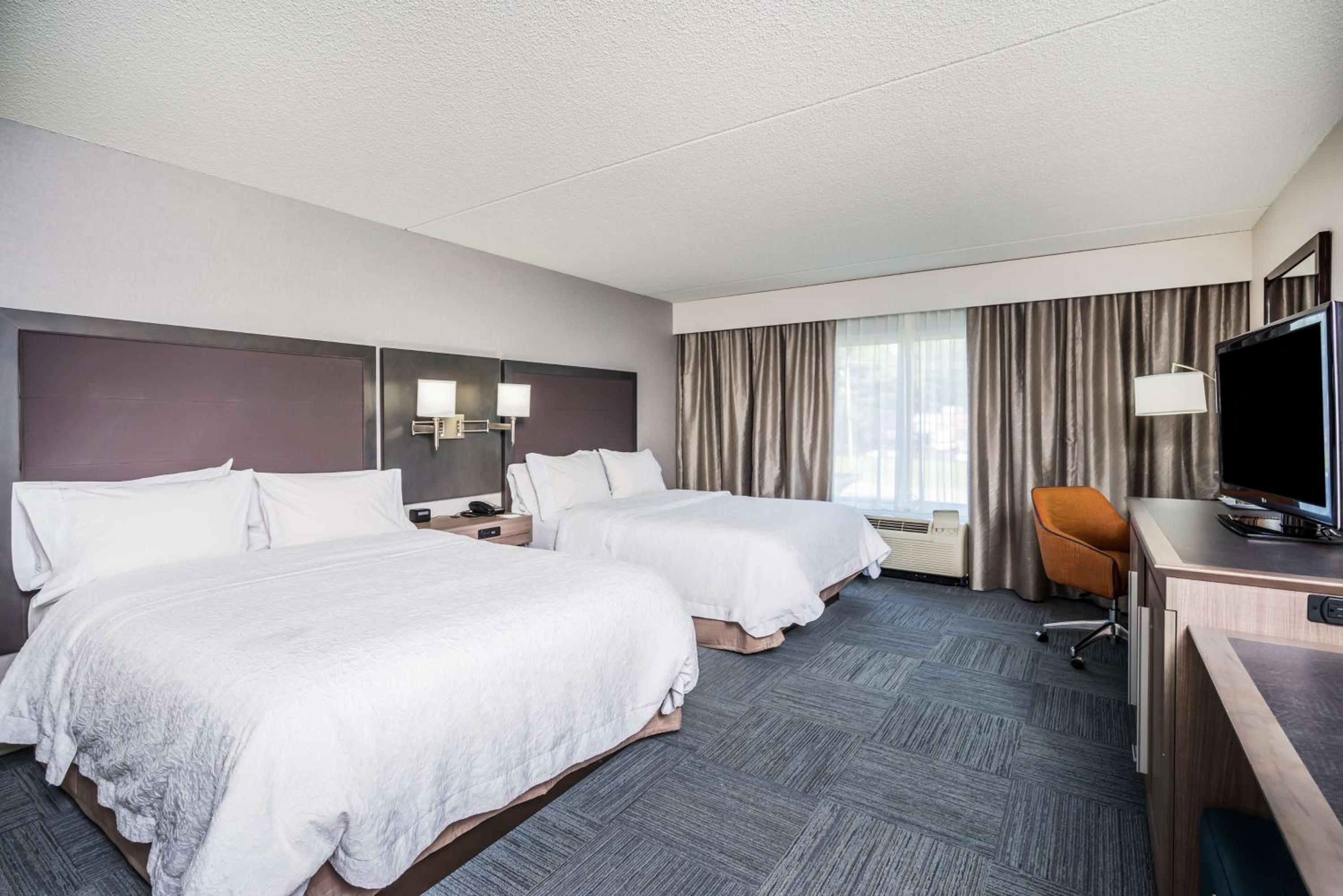 Room with Two Queen Beds - Non-Smoking - Photo 2