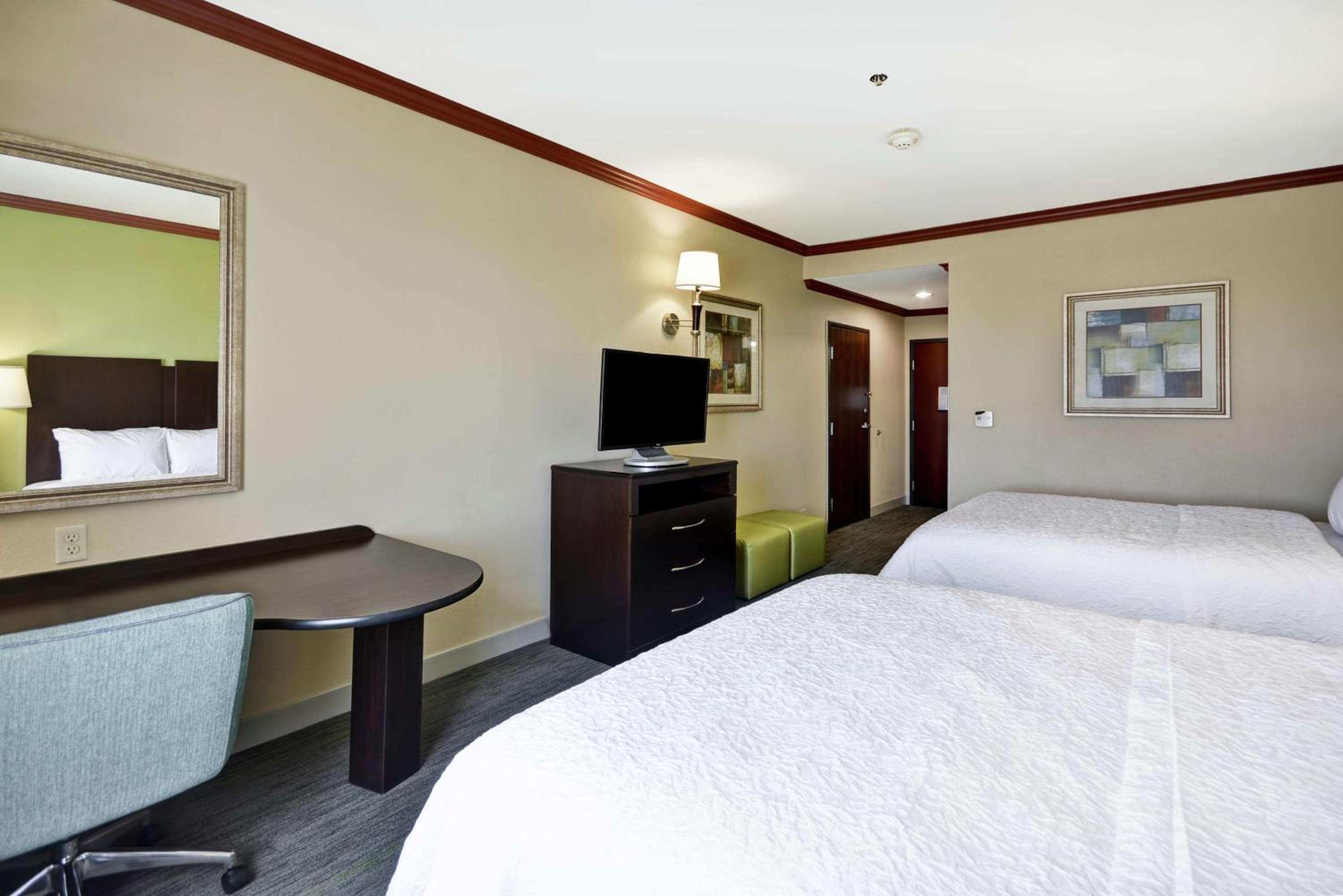 Queen Room with Two Queen Beds - Mobility Access/Non-Smoking - Photo 1