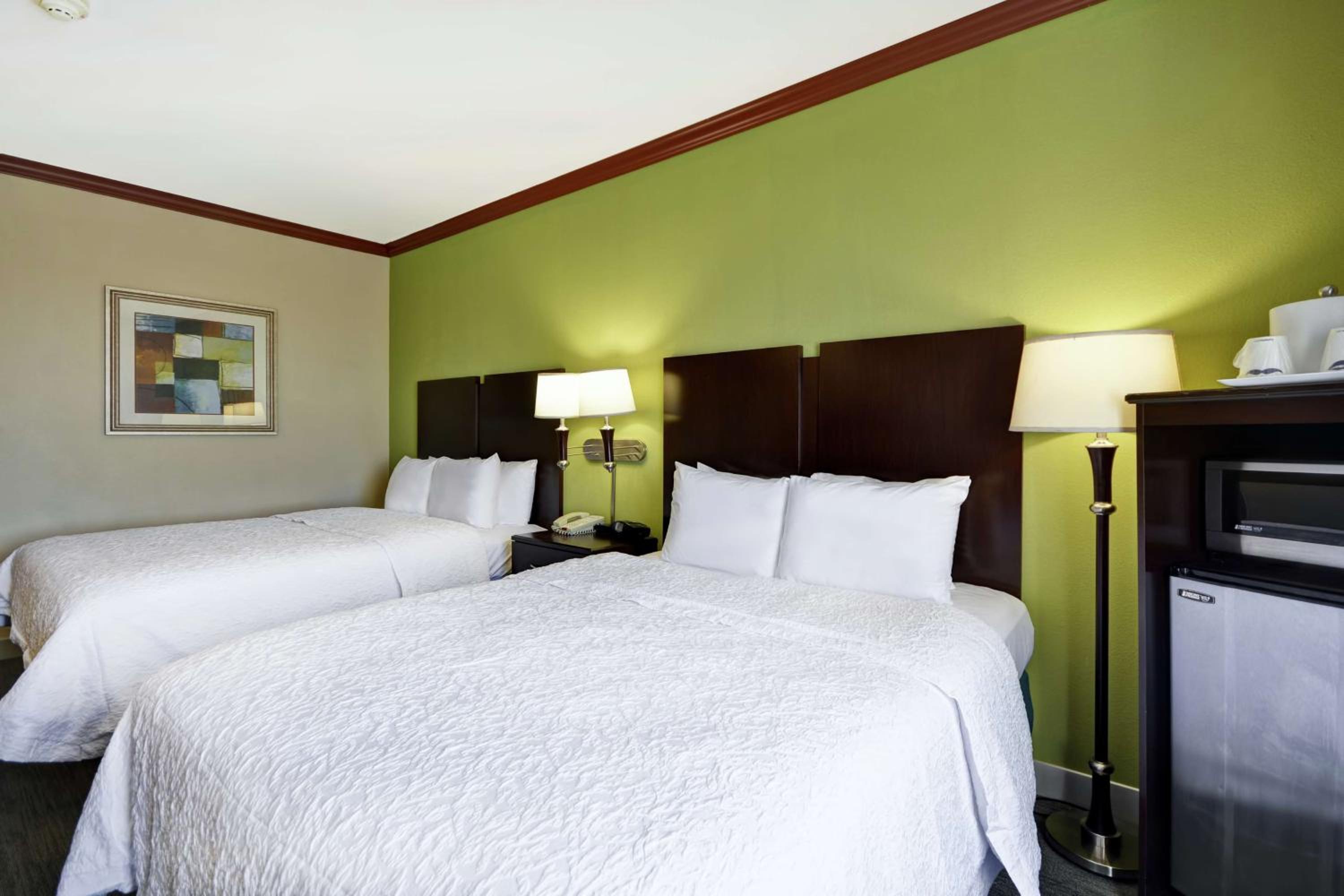 Queen Room with Two Queen Beds - Mobility Access/Non-Smoking - Photo 2