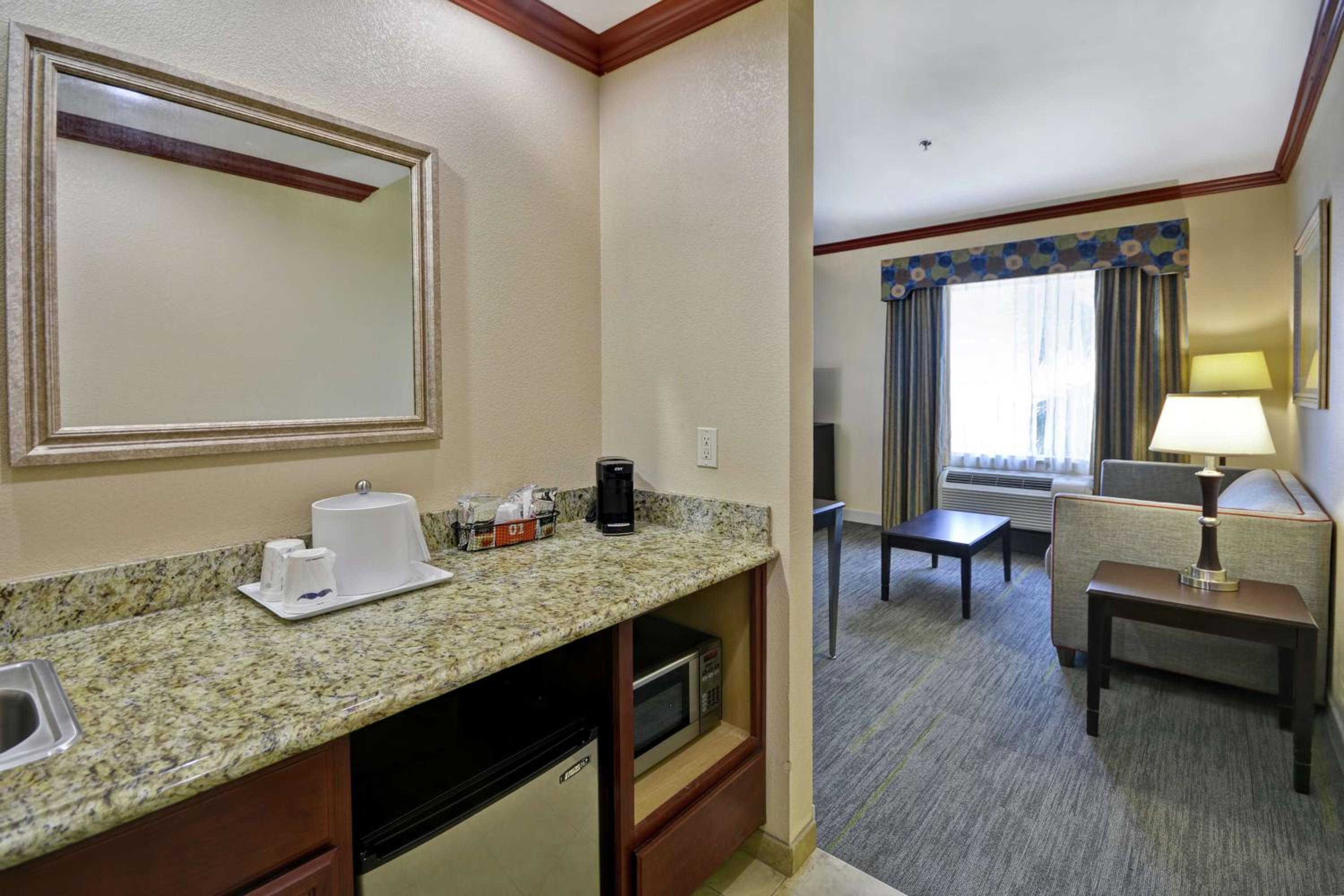 King Studio Suite - Non-Smoking - Photo 4