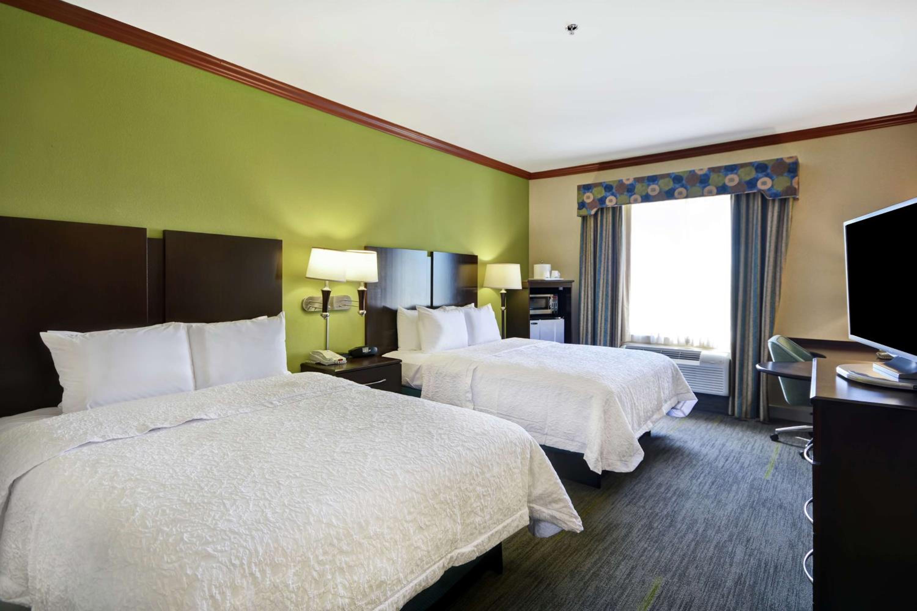 Queen Room with Two Queen Beds - Mobility Access/Non-Smoking - Photo 3