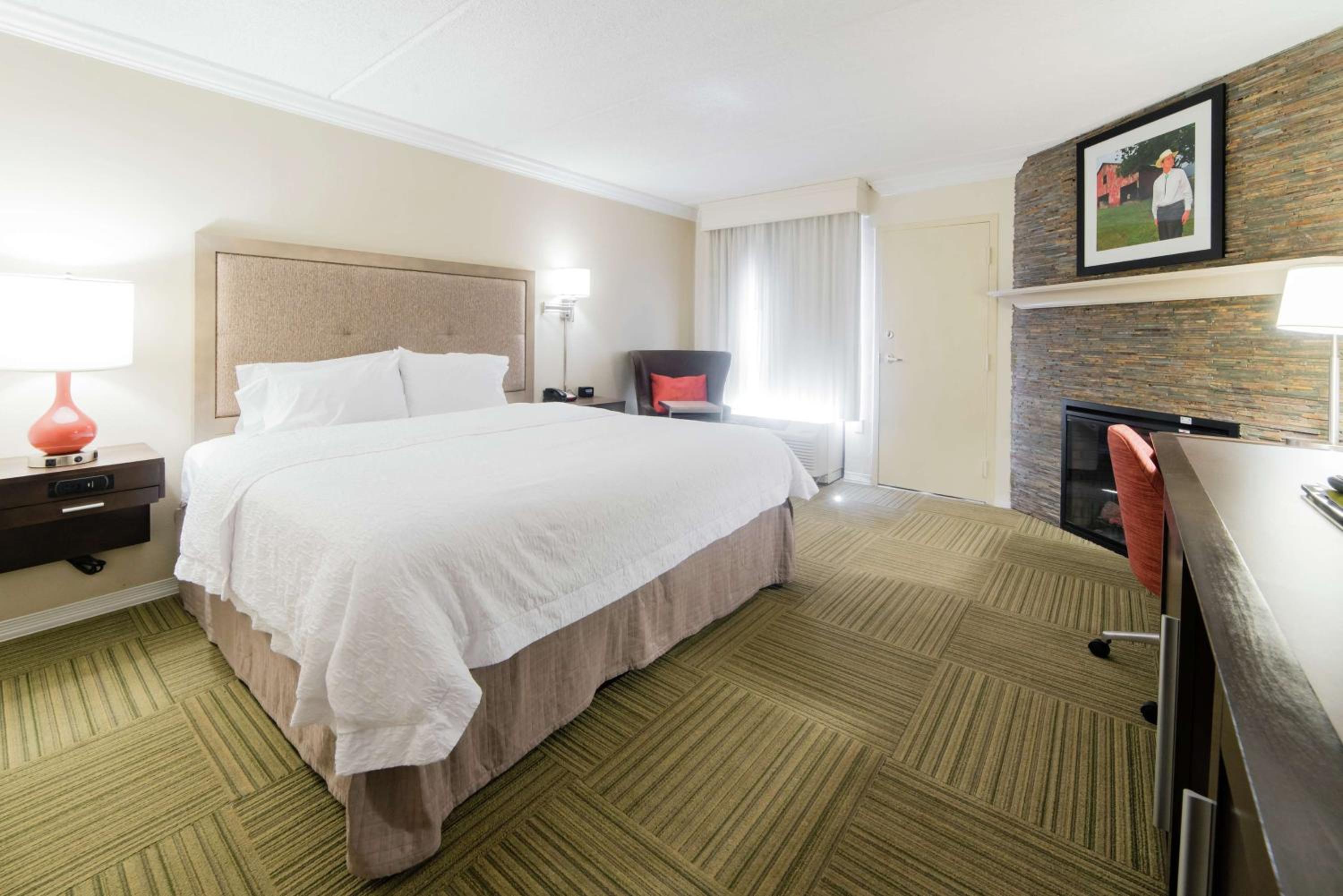 Deluxe King Room with Spa Bath - Non-Smoking - Photo 1