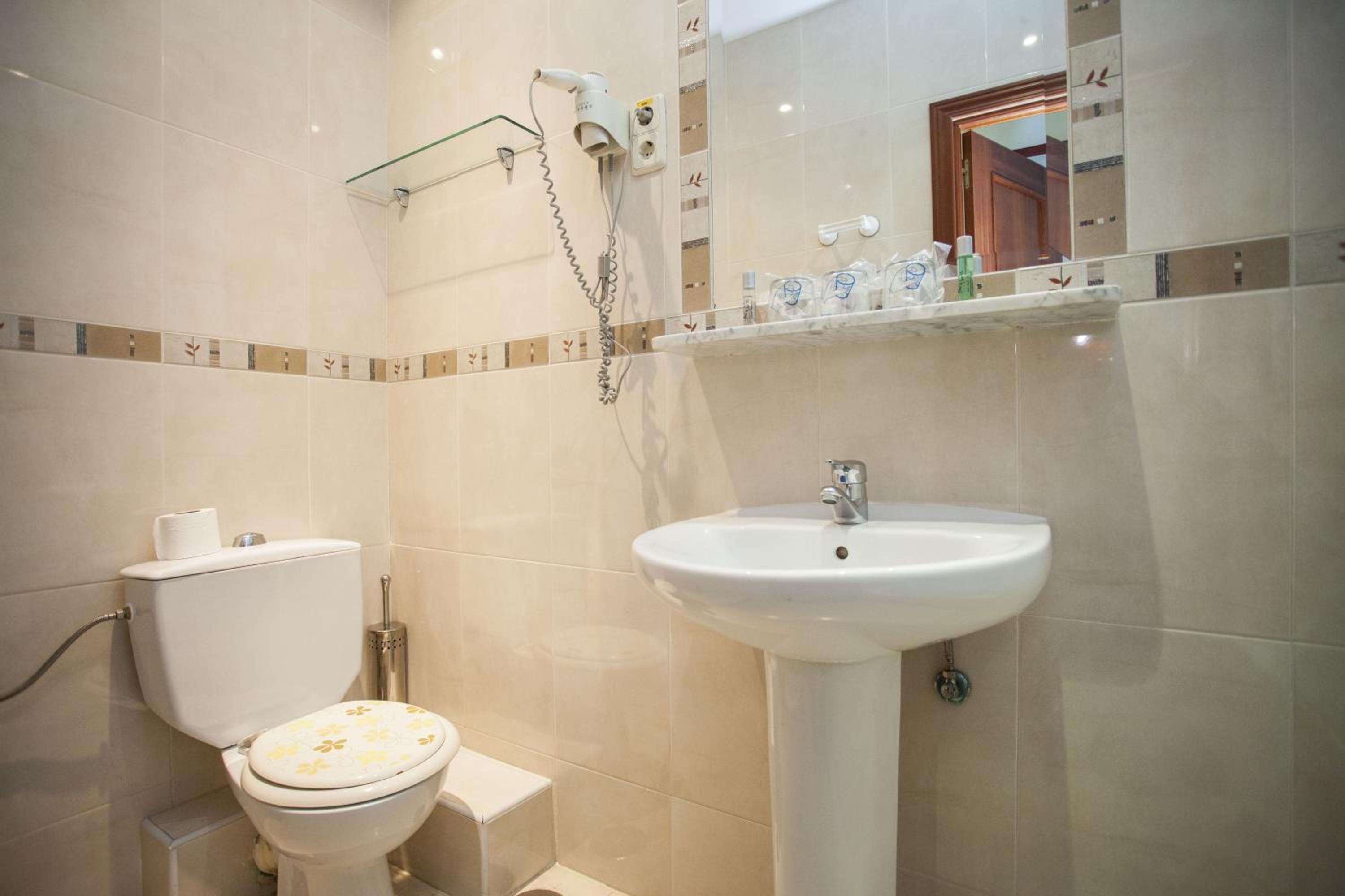 Double Room - Photo 2