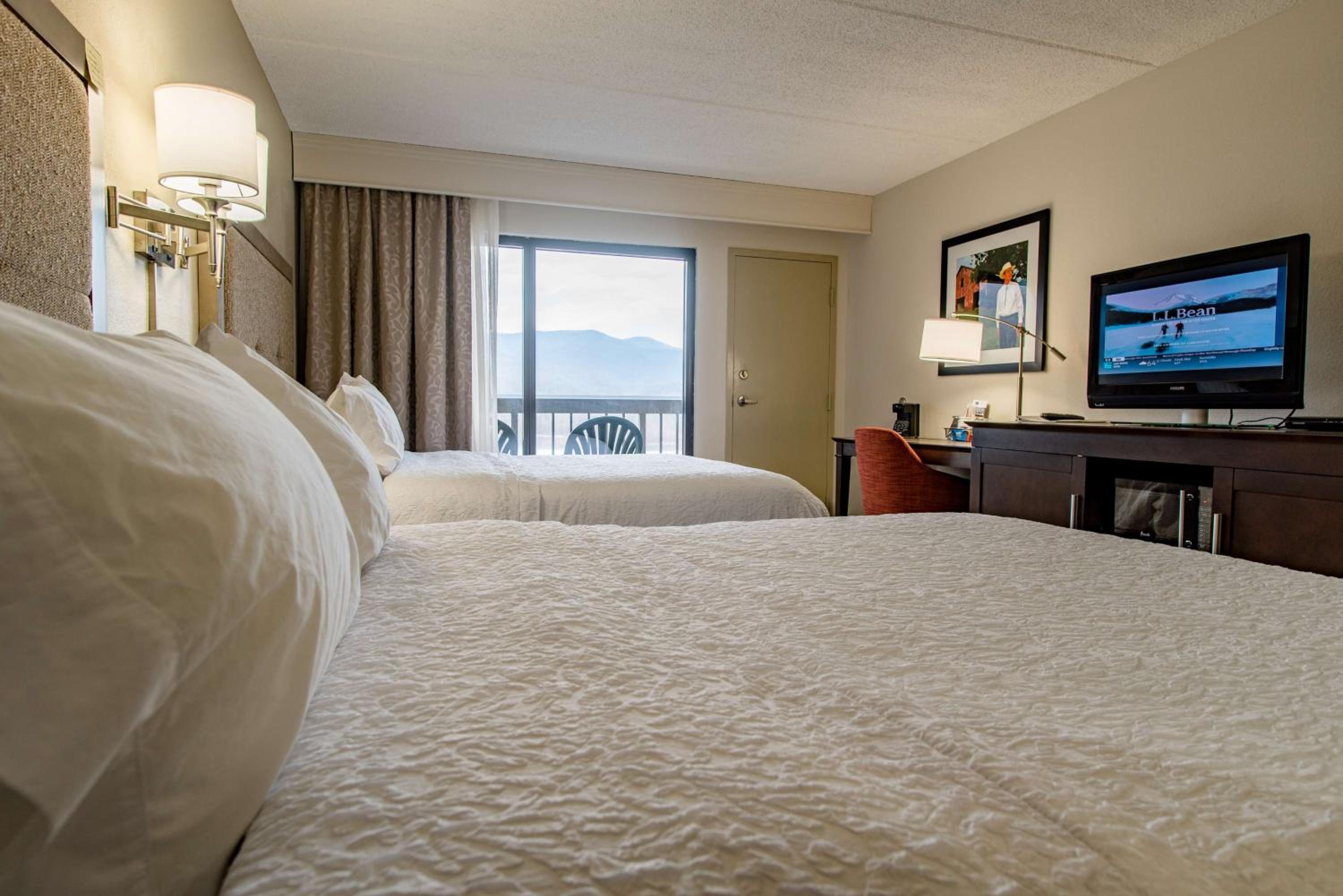 Queen Room with Two Queen Beds and Mountain View - Non-Smoking - Photo 4