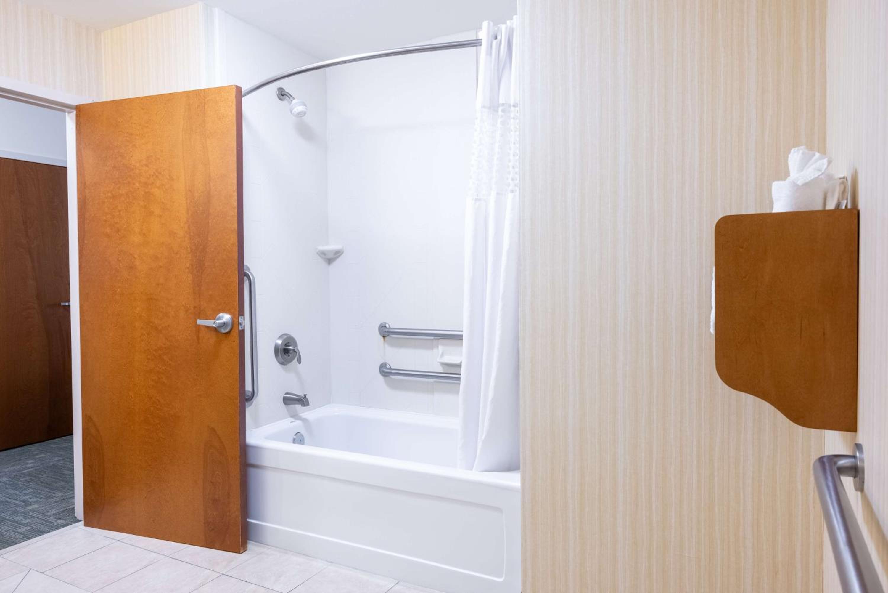 King Room - Mobility Access/Non-Smoking - Photo 4