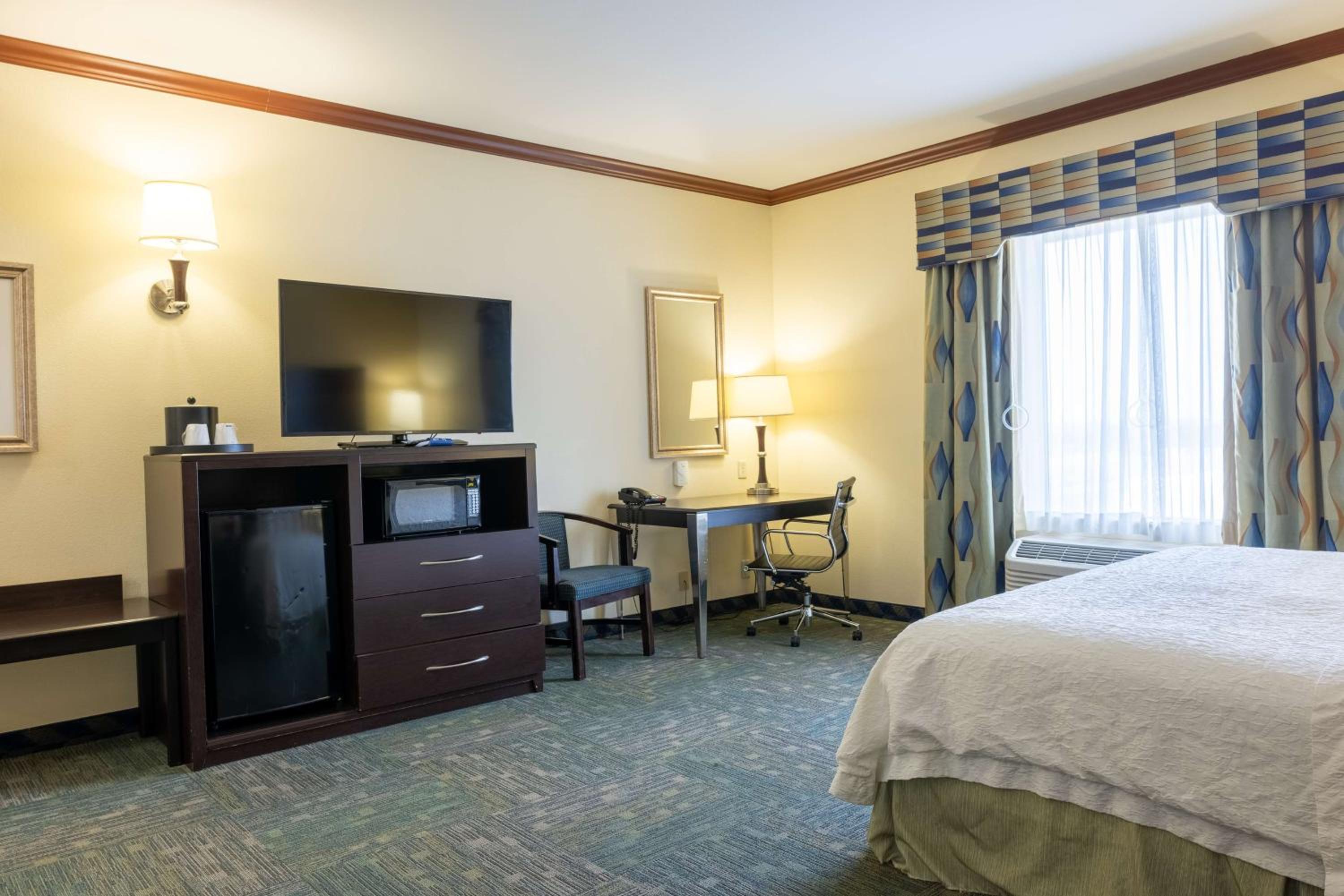 Room with Two Queen Beds - Non-Smoking - Photo 1