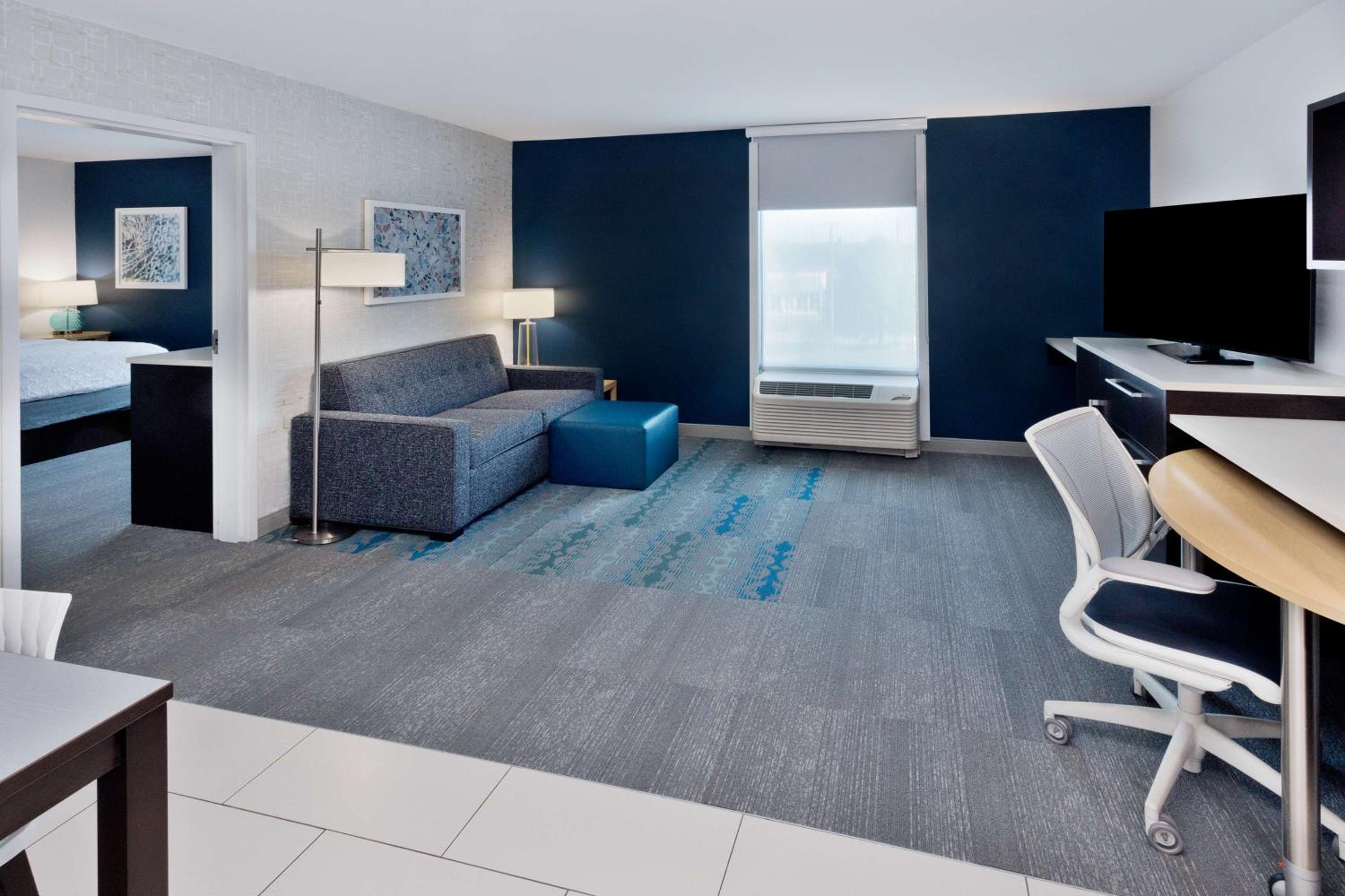 One-Bedroom King Suite - Non-Smoking photo 2