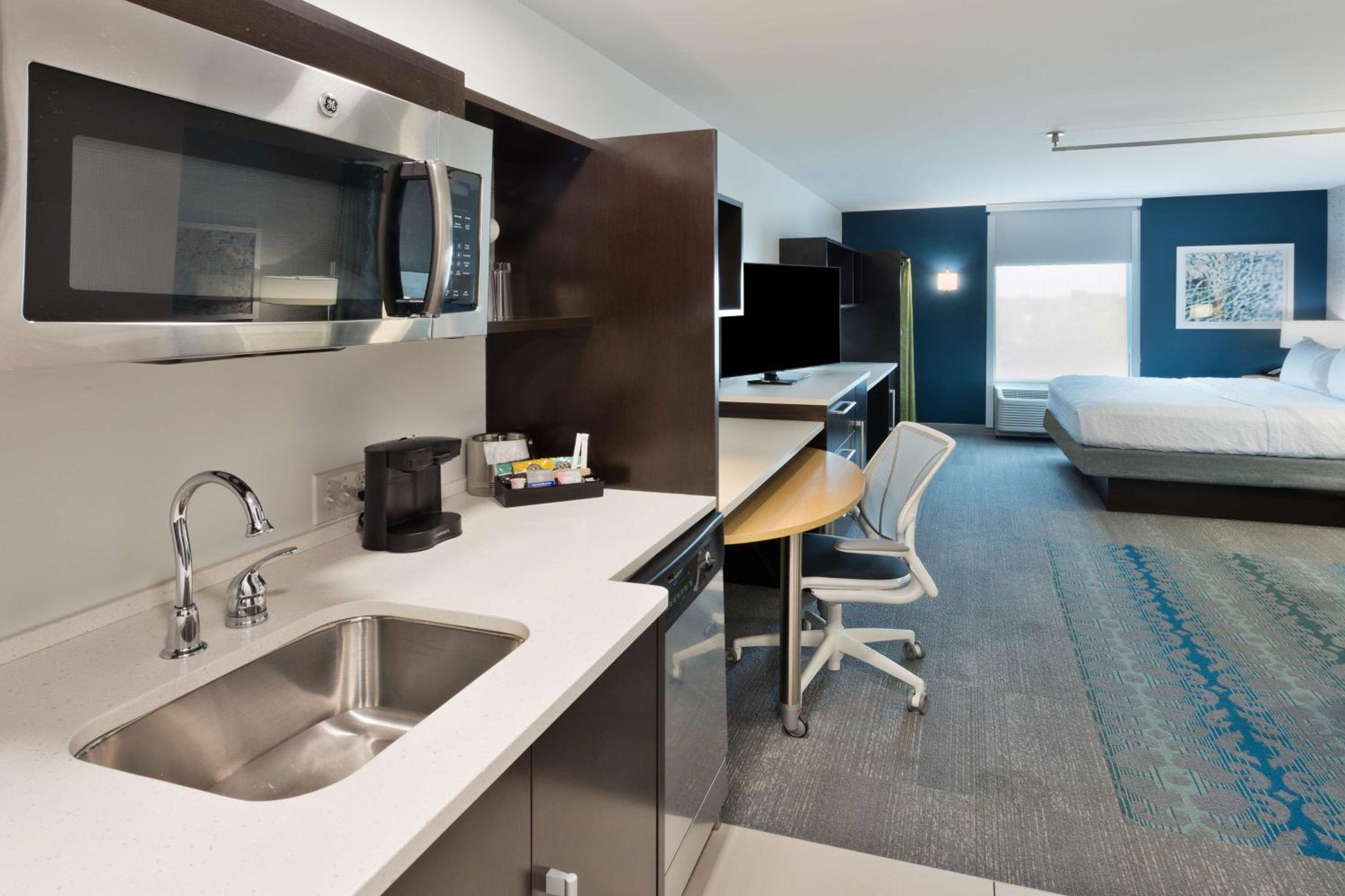 King Studio Suite - Non-Smoking photo 2