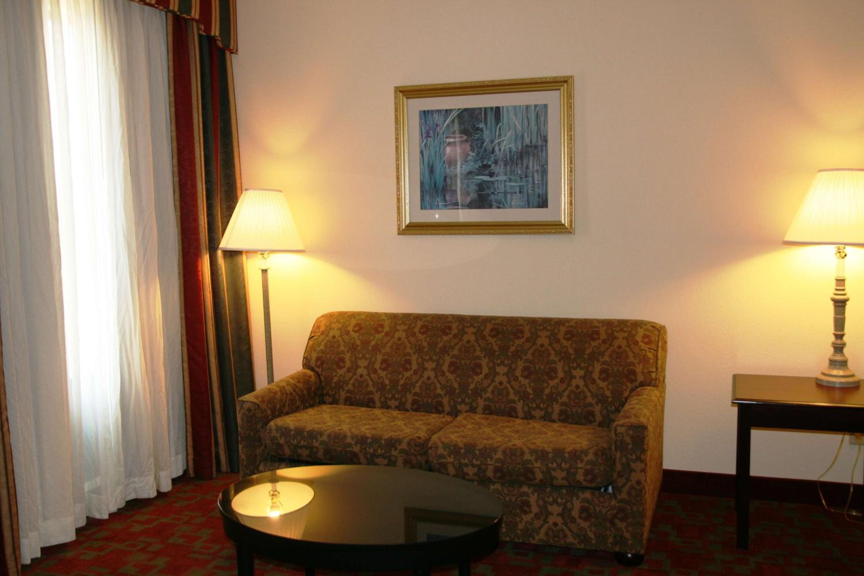 Queen Studio Suite with Two Queen Beds - Non-Smoking - Photo 1