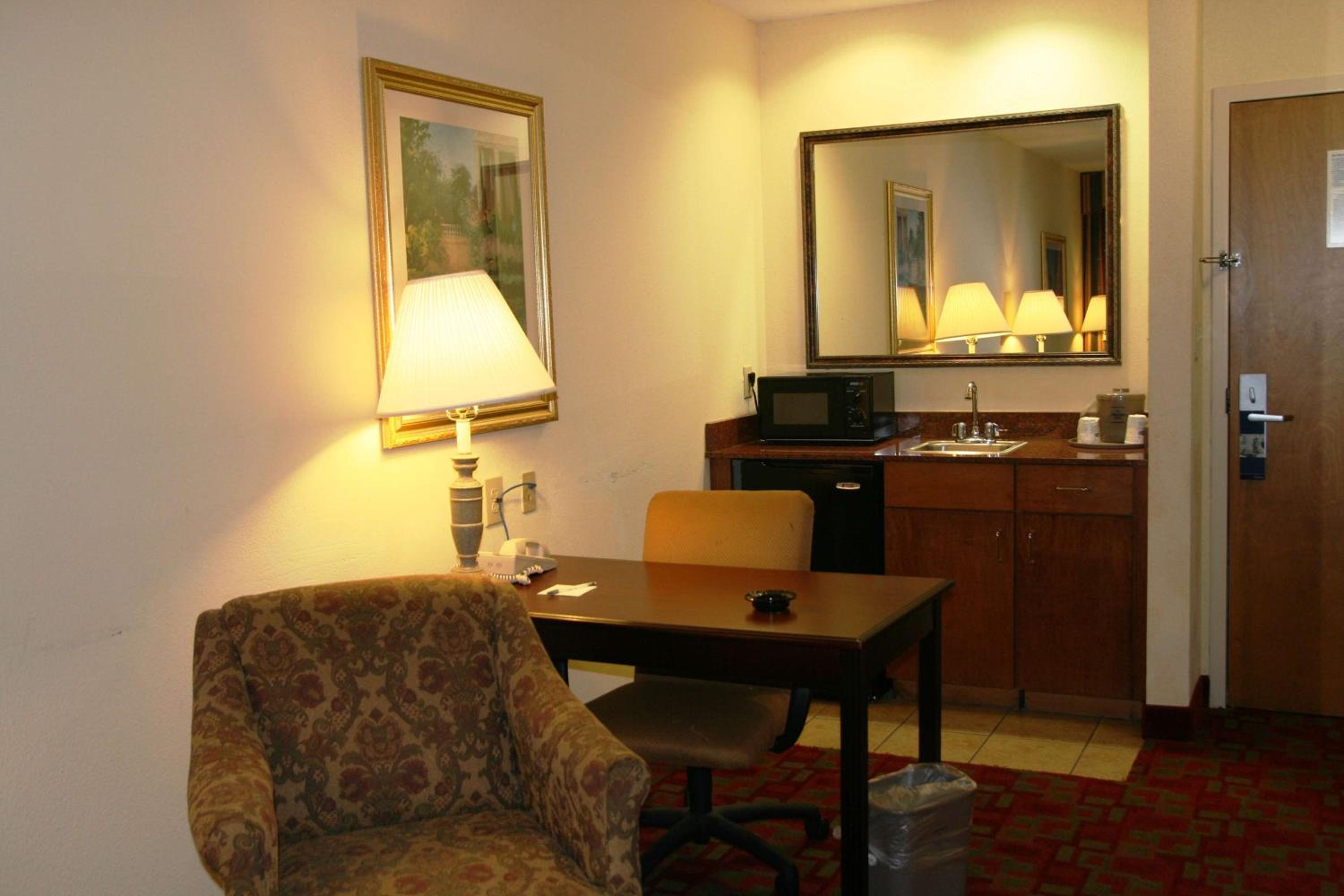 King Room with Sofa Bed - Non-Smoking - Photo 1