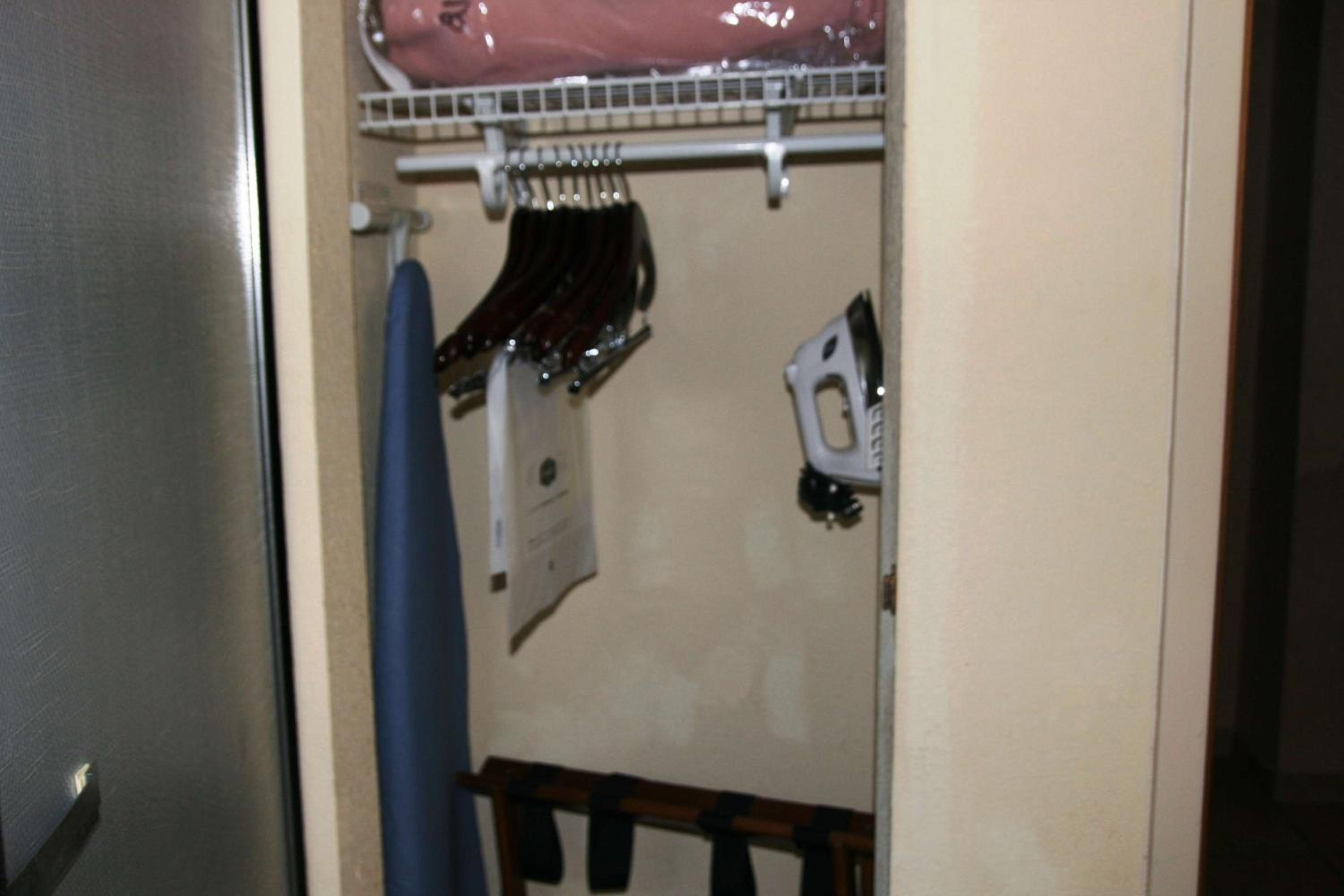 King Room with Sofa Bed - Non-Smoking - Photo 2