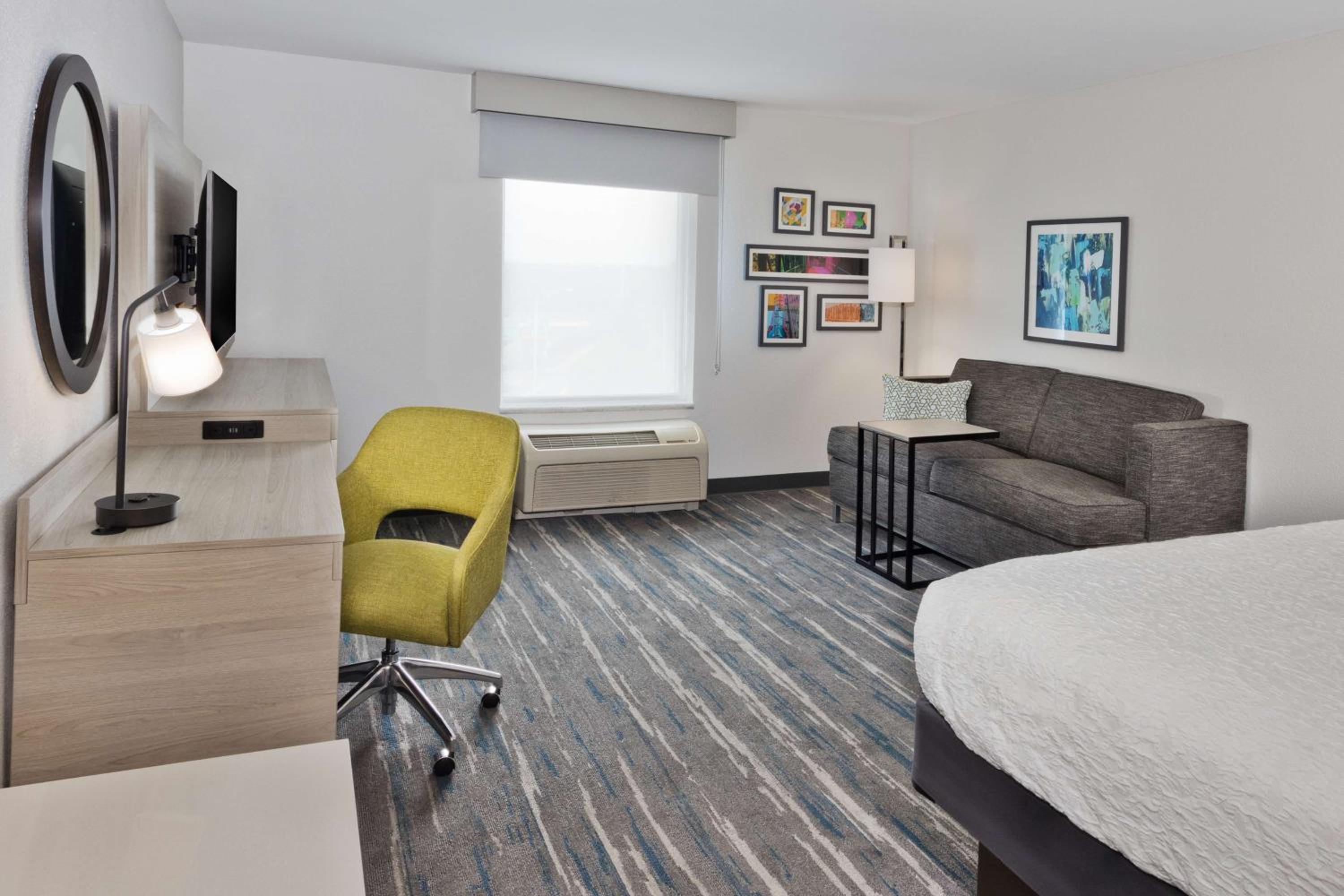 King Room with Sofa Bed and Study - Non-Smoking