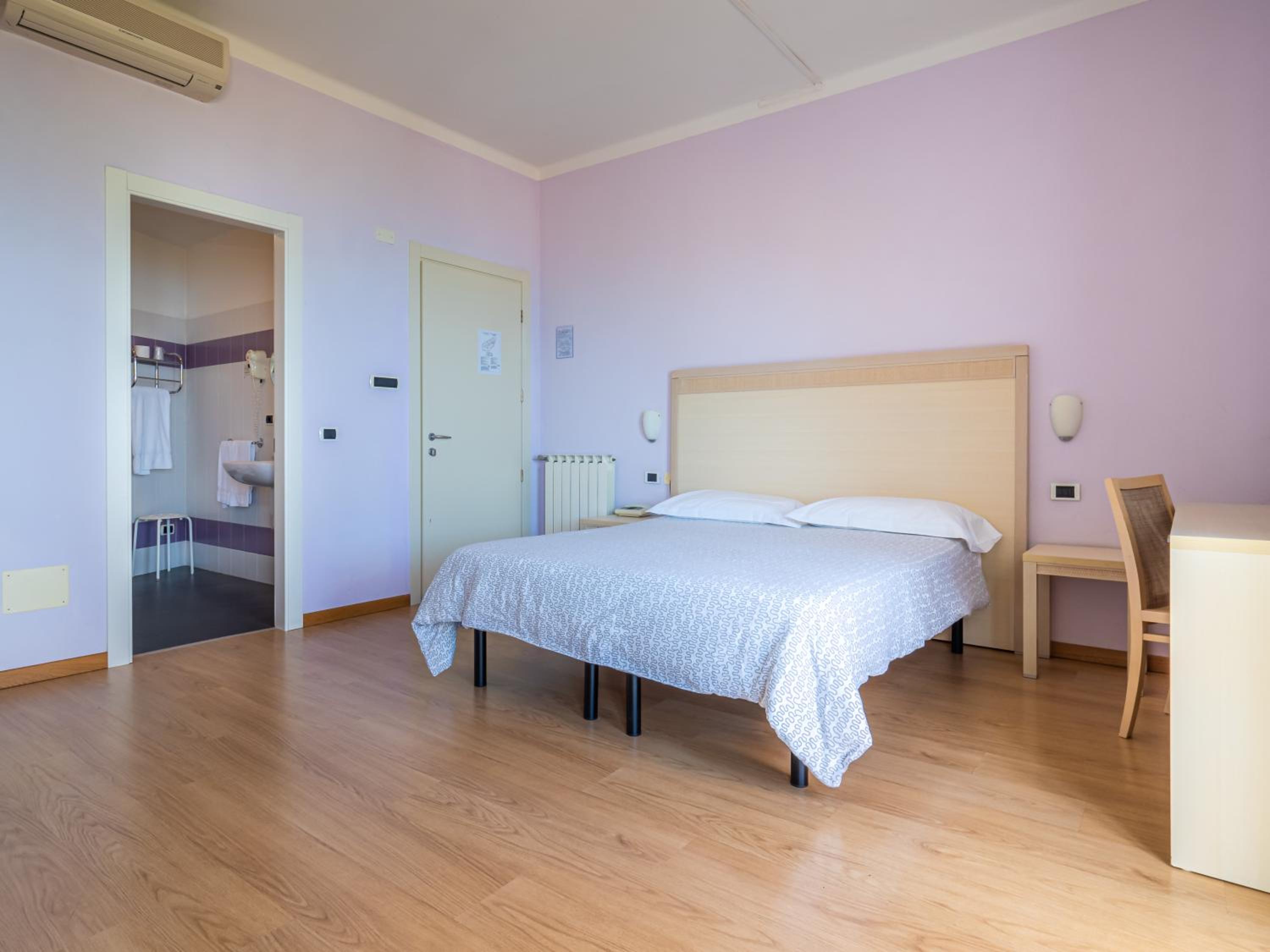 Quadruple Room with Sea View - Photo 5