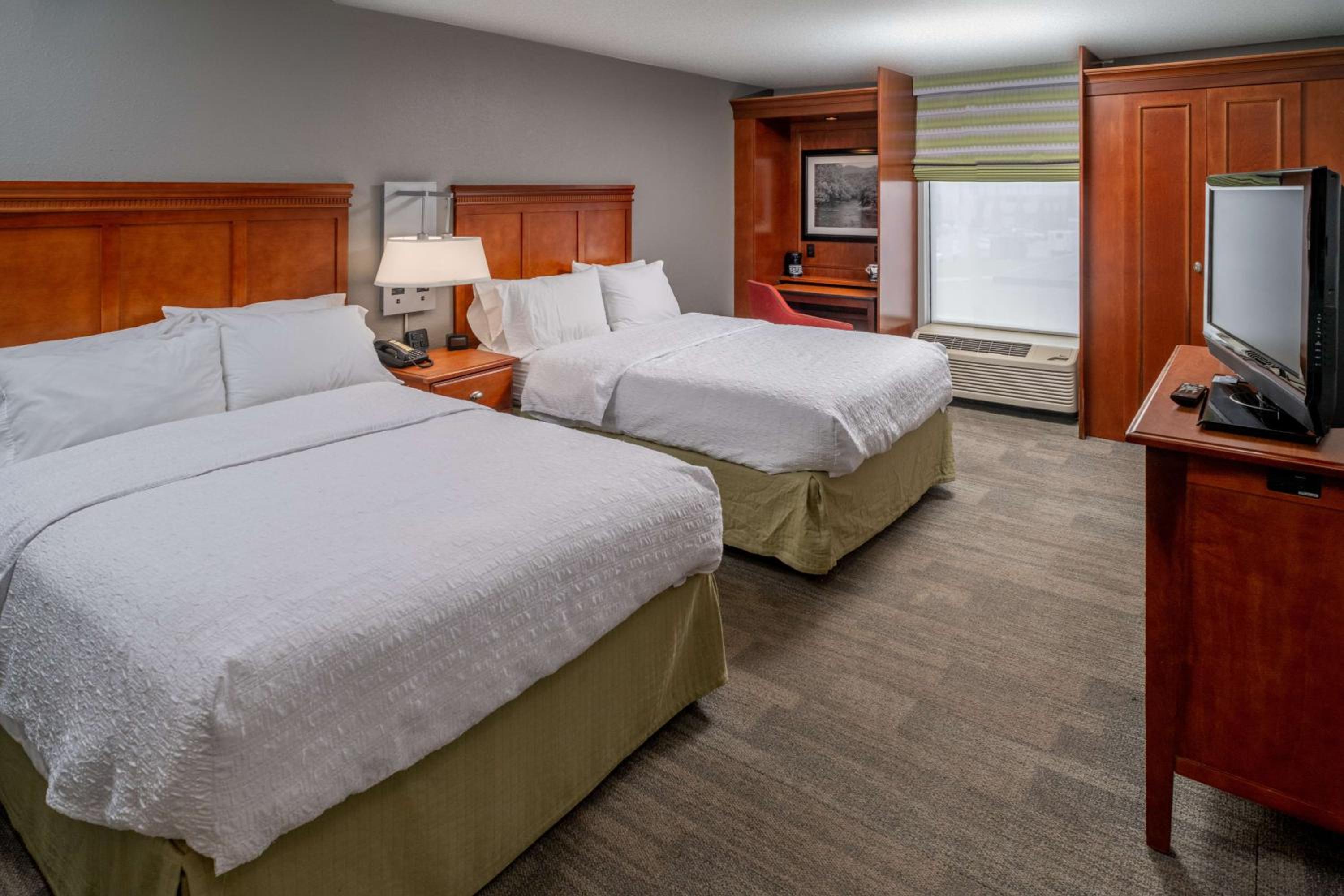 Double Room with Two Double Beds - Non-Smoking - Photo 2
