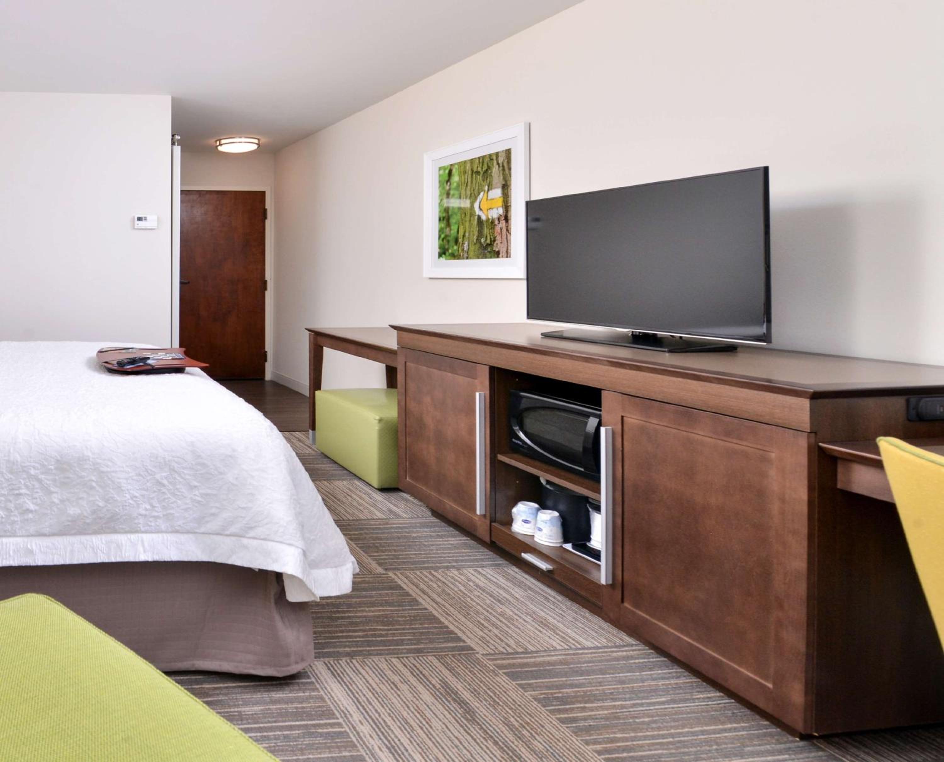 King Room with Sofa Bed - Photo 1