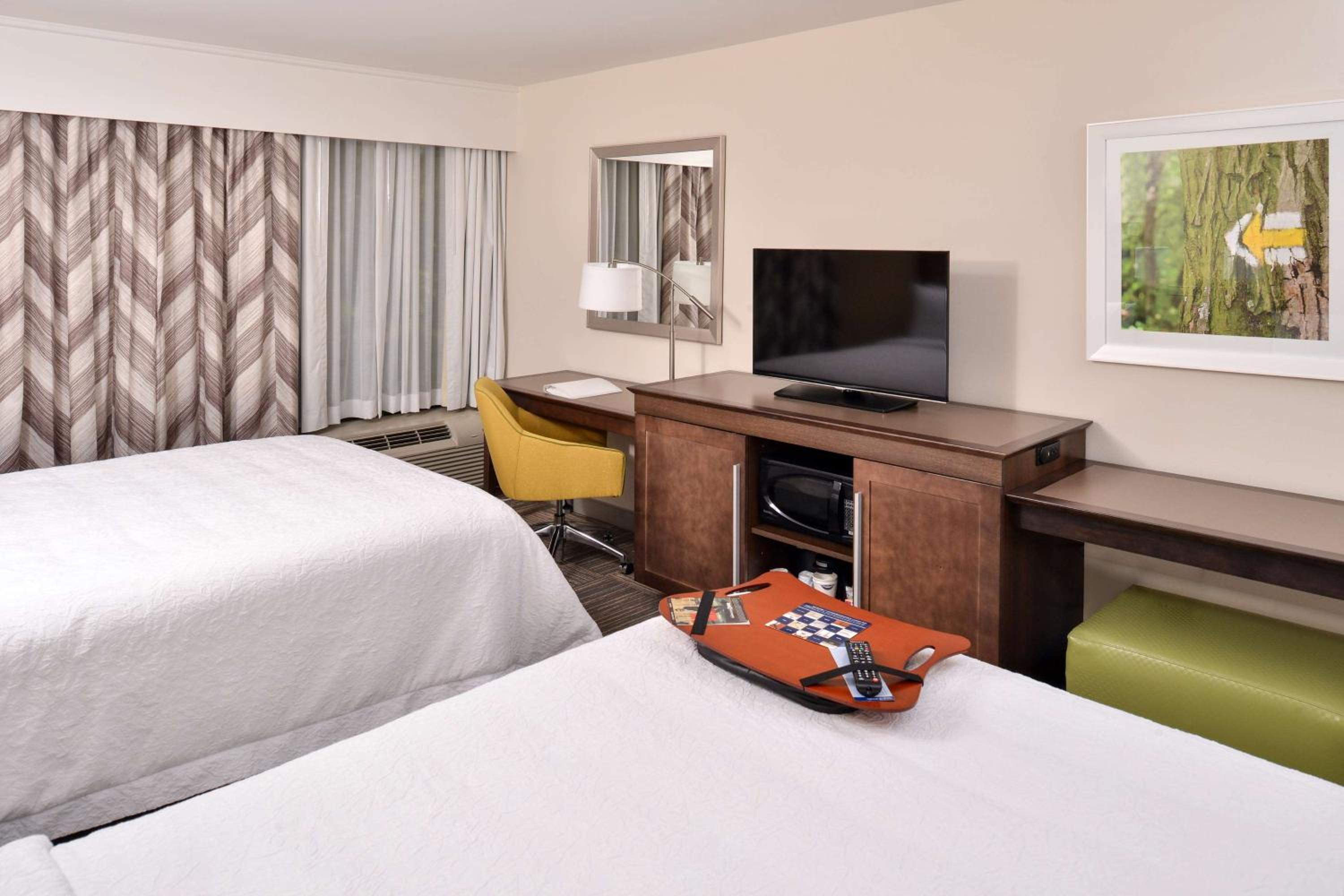 Queen Room with Two Queen Beds (4 Adults) - Photo 1