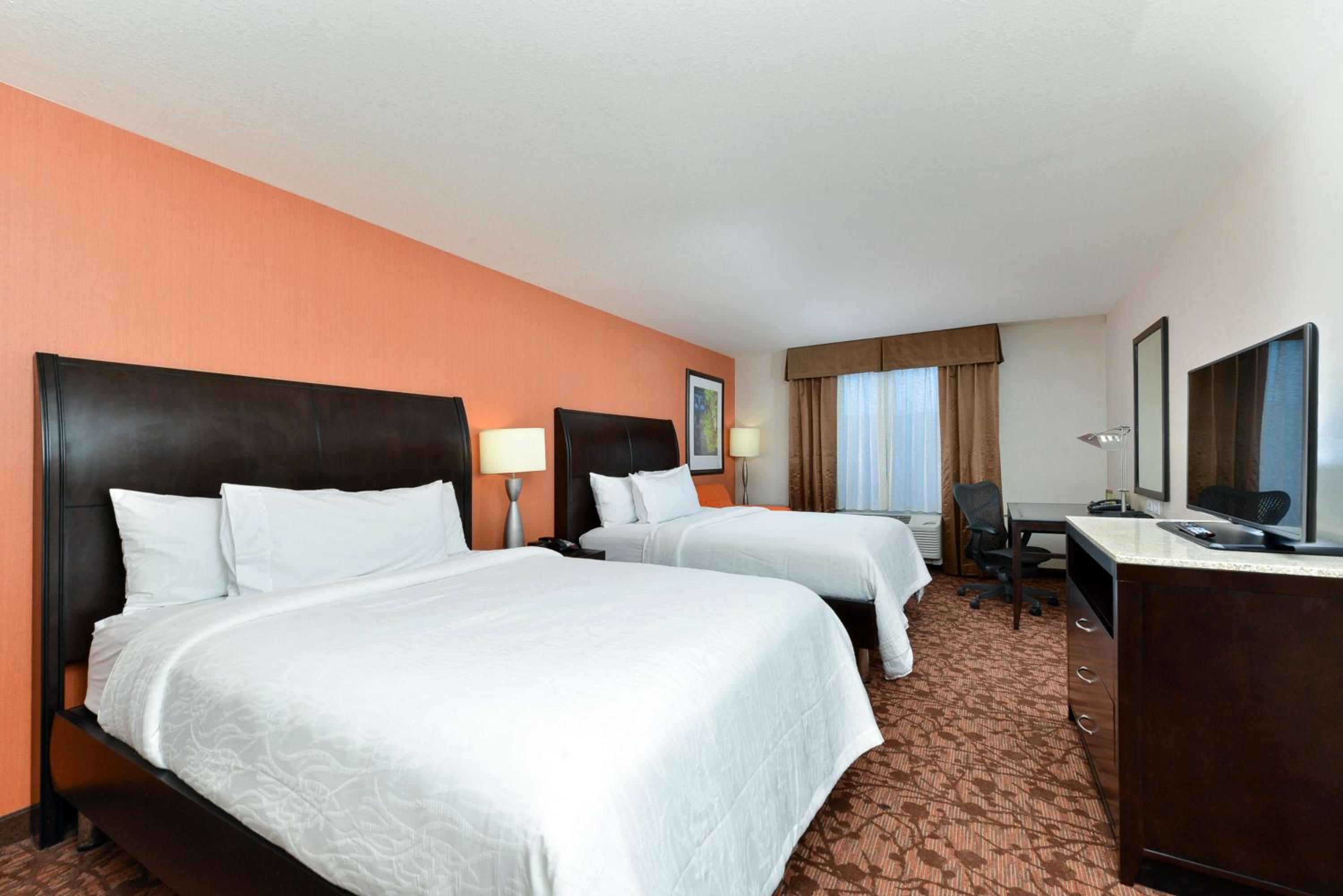 Queen Room with Two Queen Beds - Hearing Access photo 1