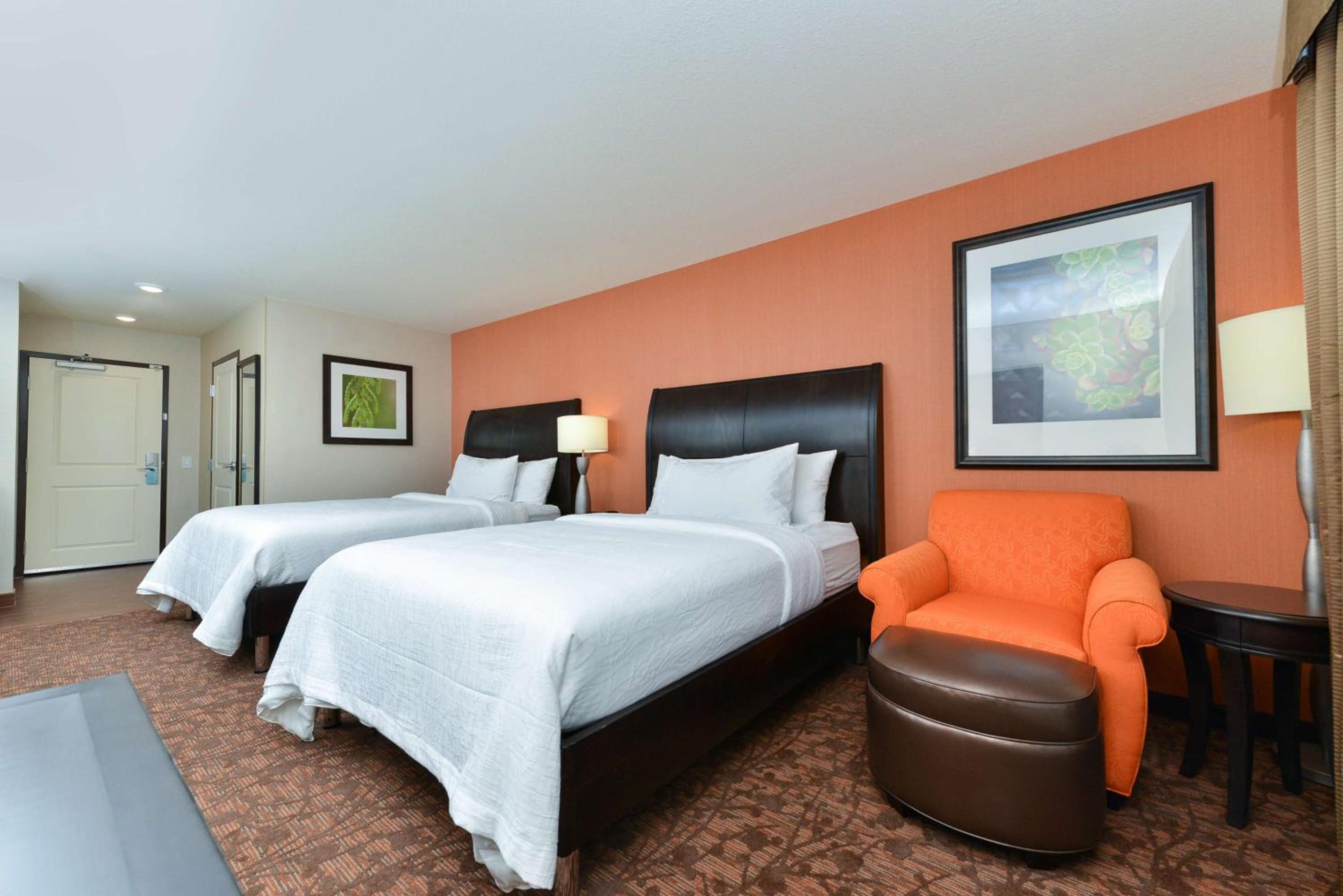 Queen Room with Two Queen Beds - Hearing Access photo 2