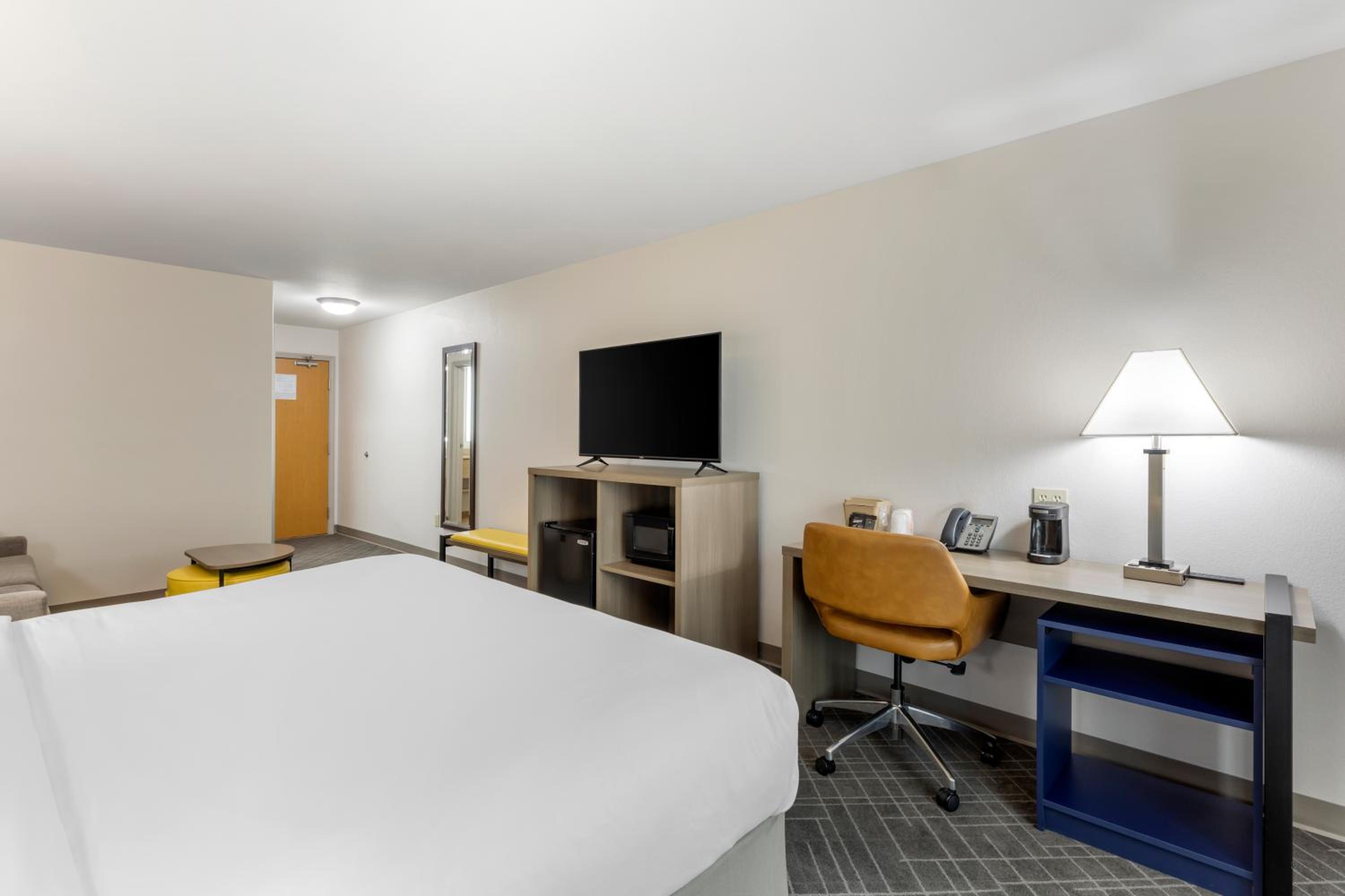 King Room - Non-Smoking - Photo 7