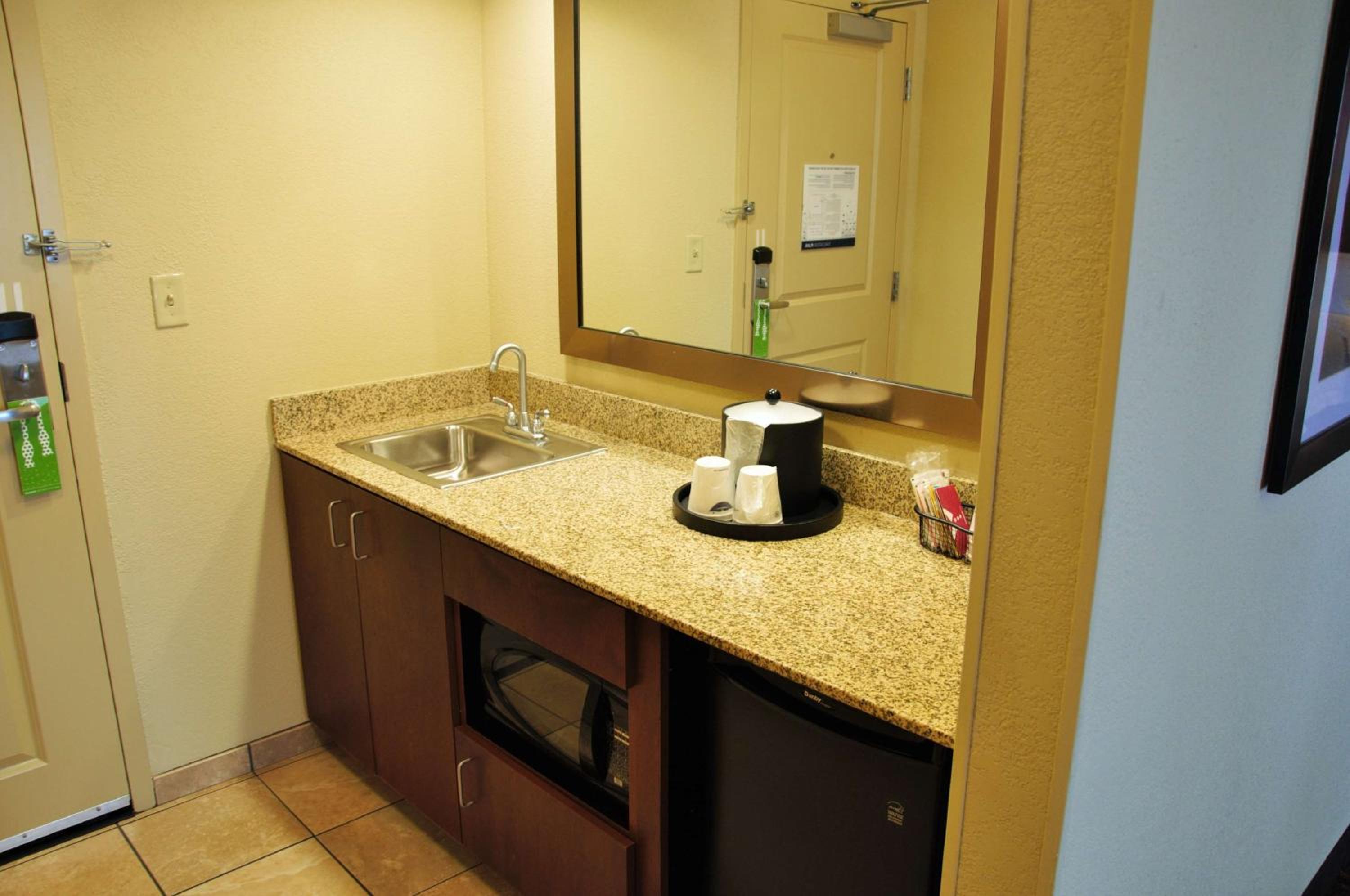 King Studio - Non-Smoking - Photo 3