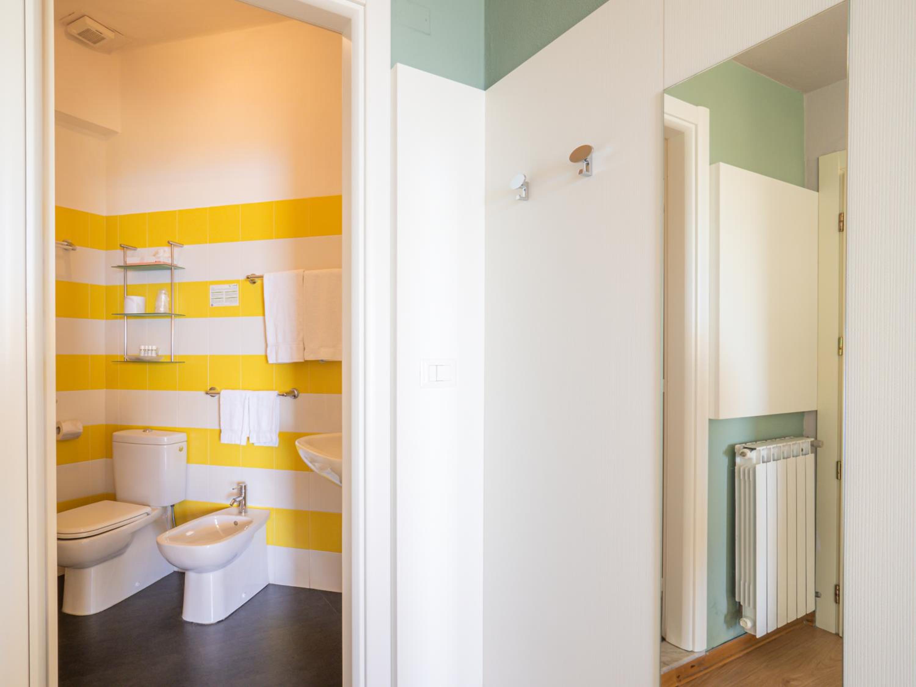 Quadruple Room with Sea View - Photo 2