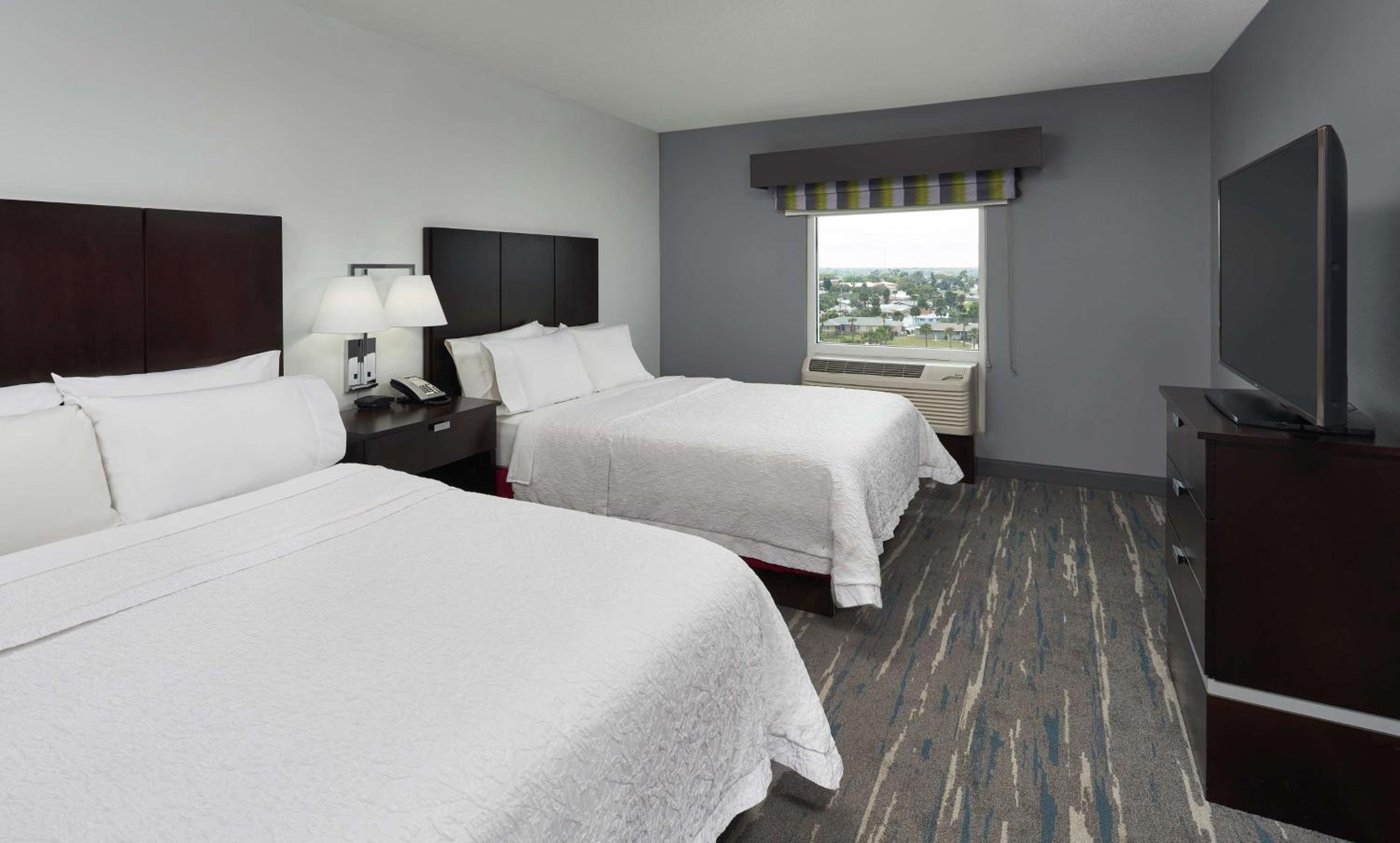 Queen Room - City View - Photo 3