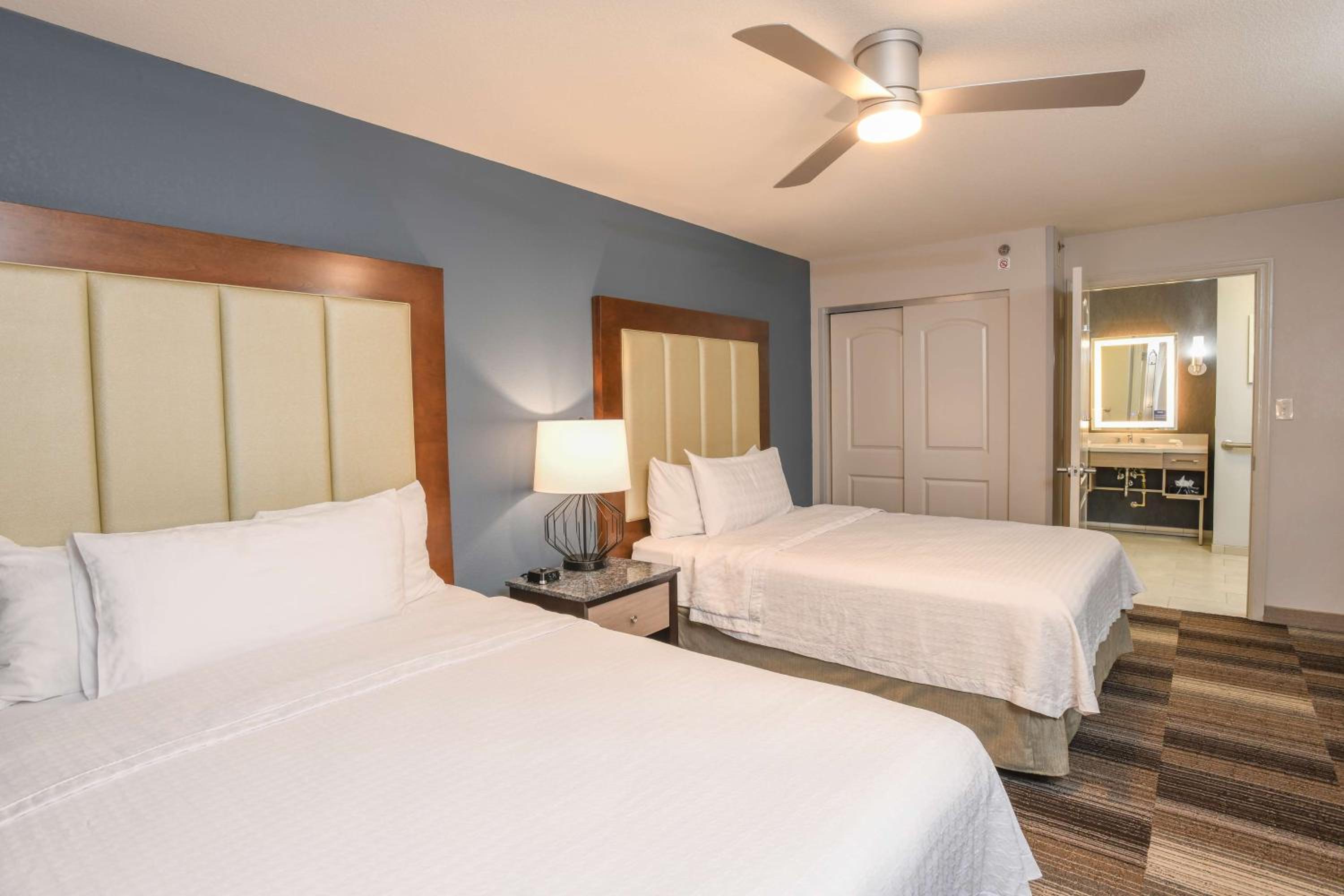 Queen Suite with Two Queen Beds - Mobility Access/Non-Smoking - Photo 1