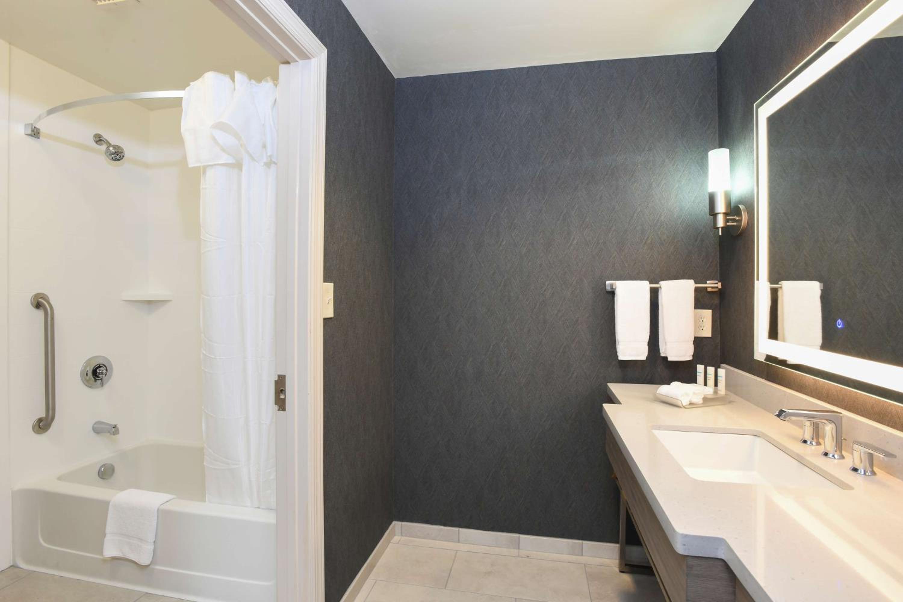 Two-Bedroom Suite - Non-Smoking - Photo 7