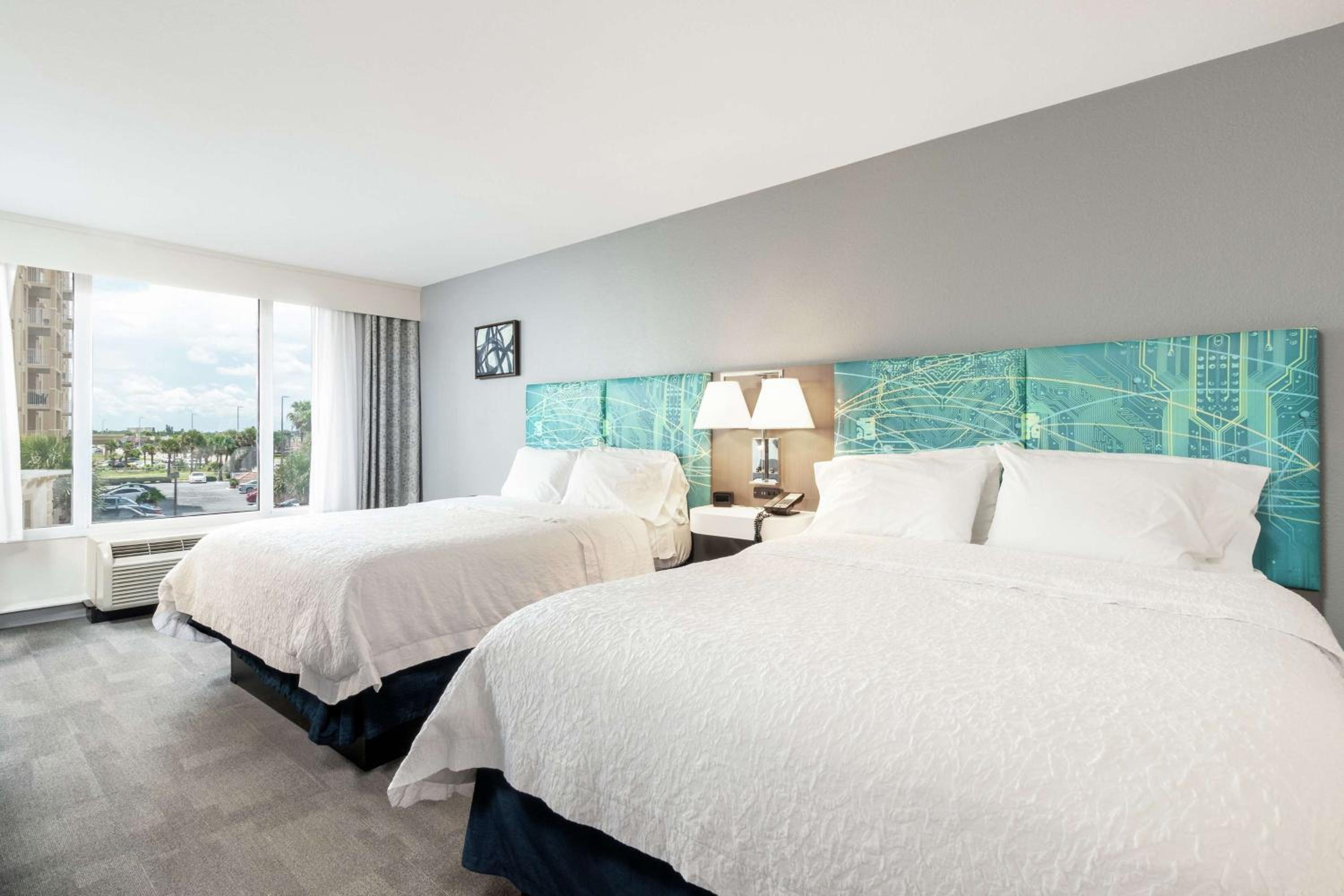 Queen Room with Two Queen Beds and City View - Non-Smoking - Photo 1