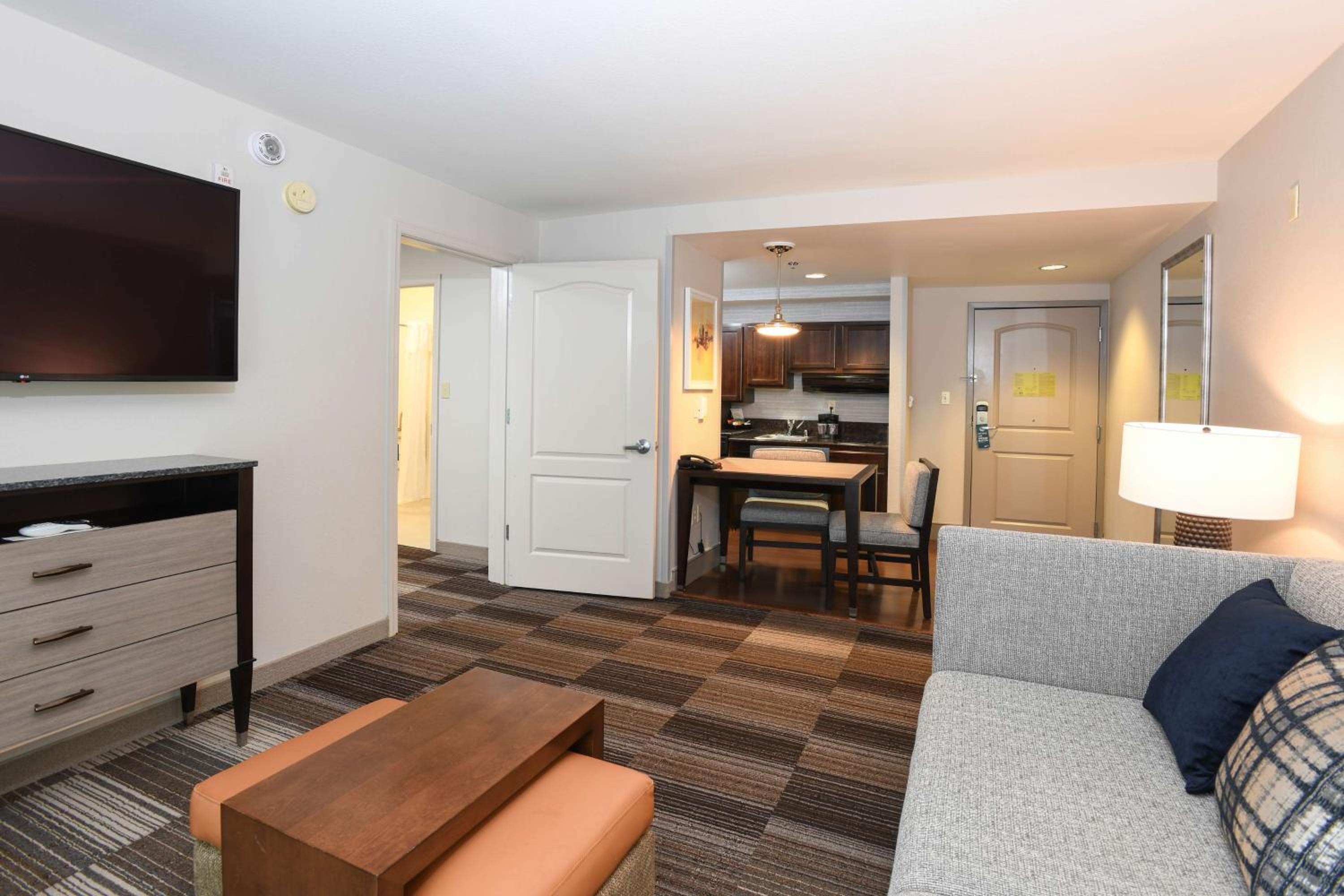 Queen Suite with Two Queen Beds - Mobility Access/Non-Smoking - Photo 3