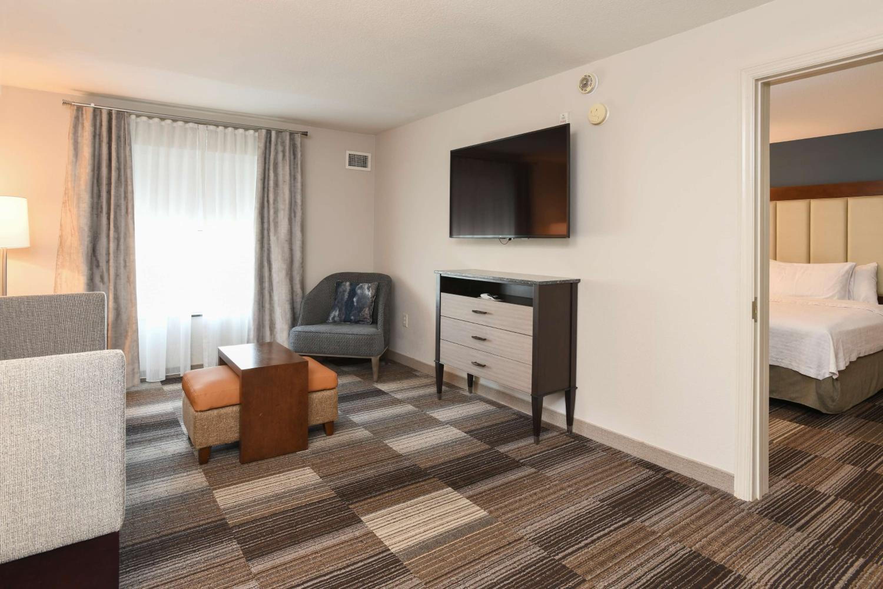 One-Bedroom Queen Suite with Two Queen Beds - Non-Smoking - Photo 3