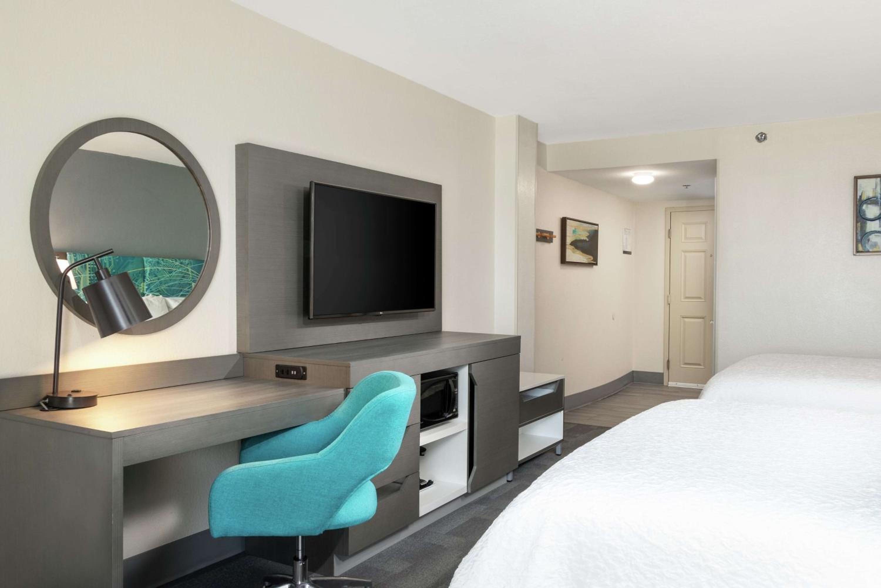 Oceanfront Queen Room - Non-Smoking - Photo 1