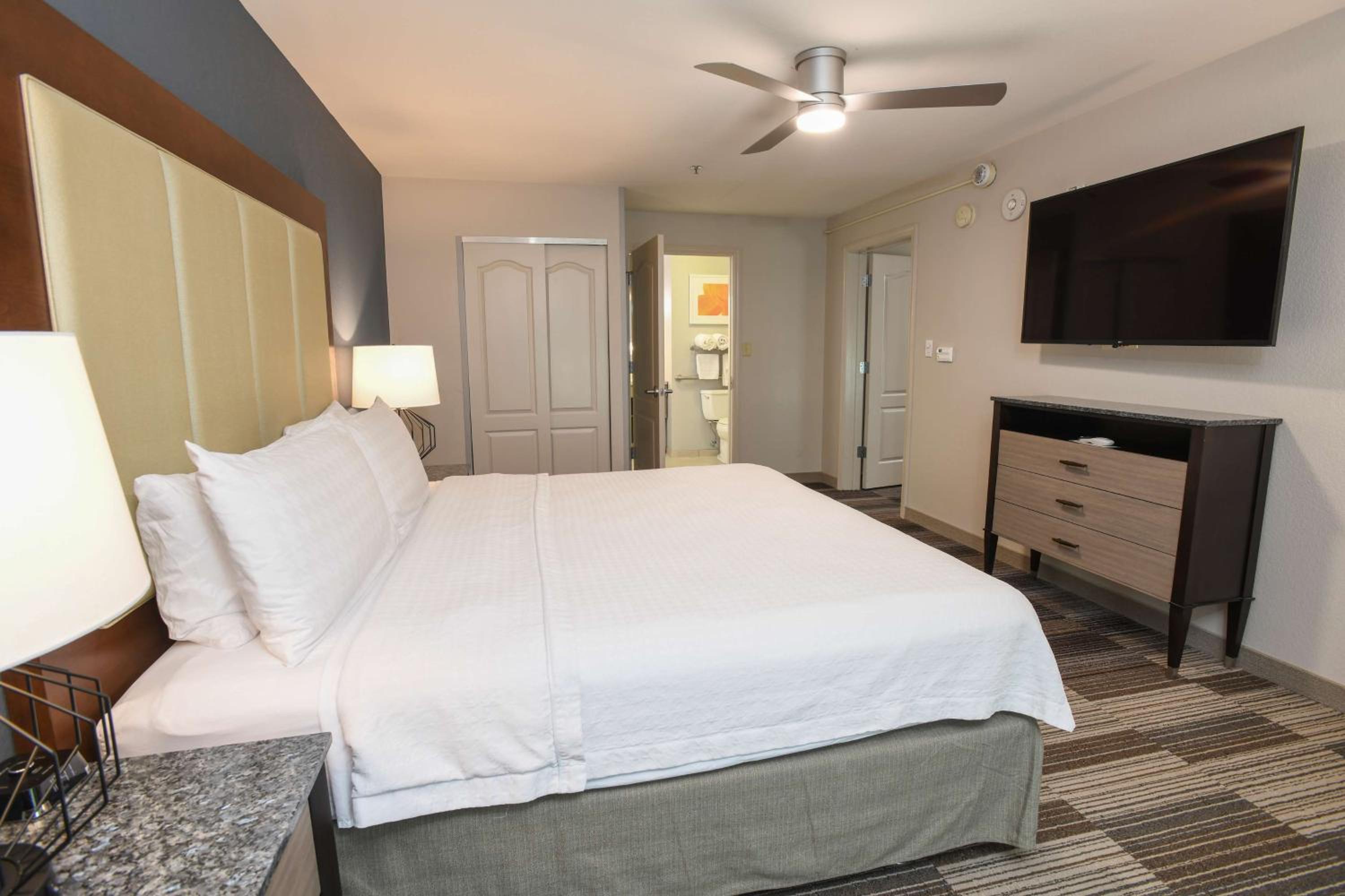 One-Bedroom King Suite - Photo 2