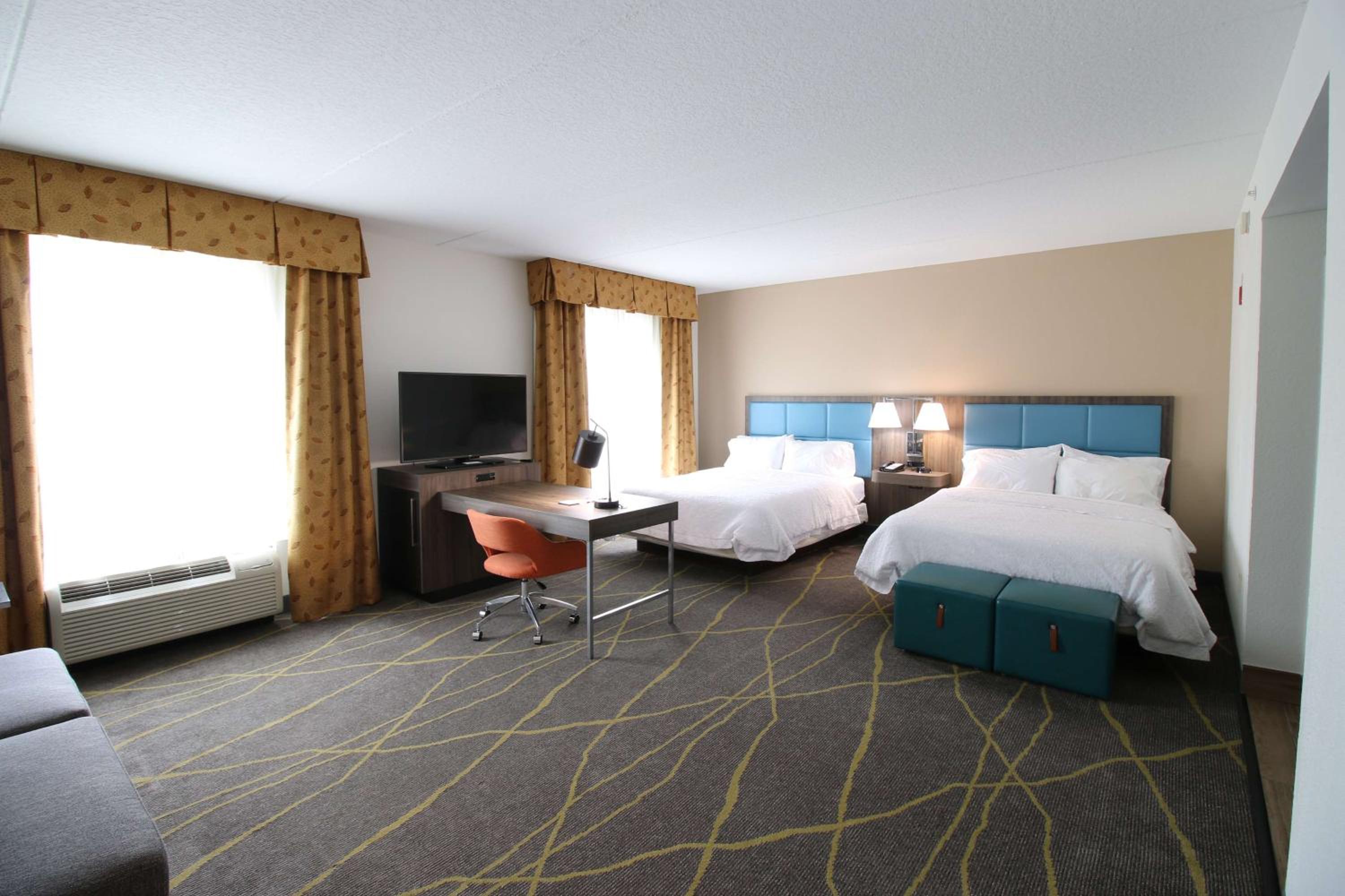 Queen Studio Suite with Two Queen Beds and Sofa Bed - Non-Smoking - Photo 3