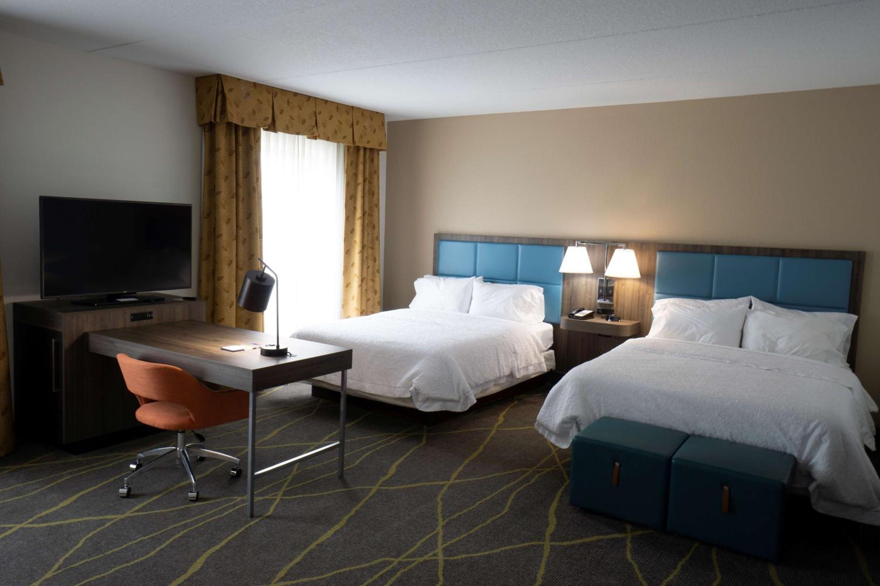 Queen Studio Suite with Two Queen Beds and Sofa Bed - Non-Smoking - Photo 2