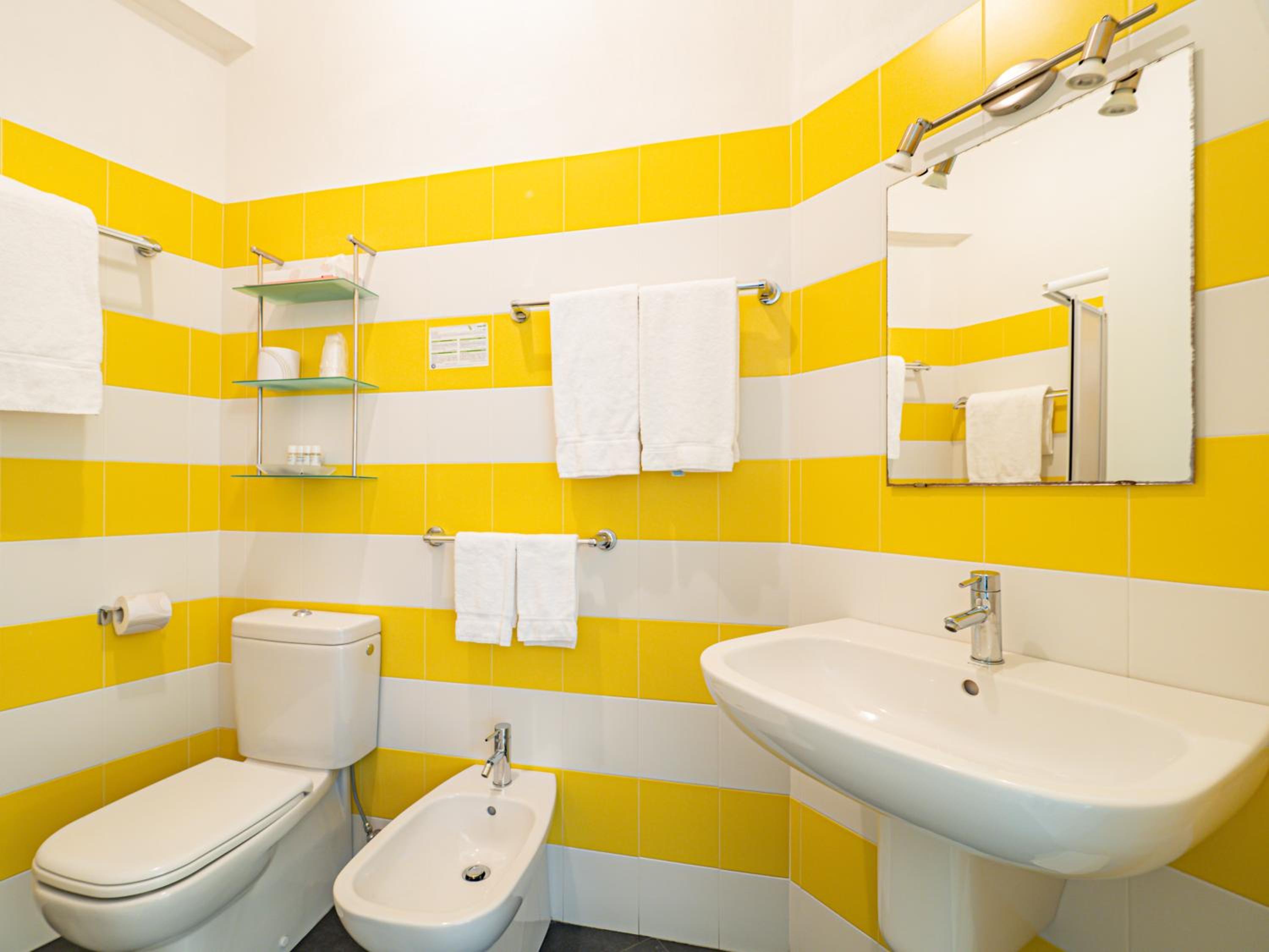 Quadruple Room with Sea View - Photo 4