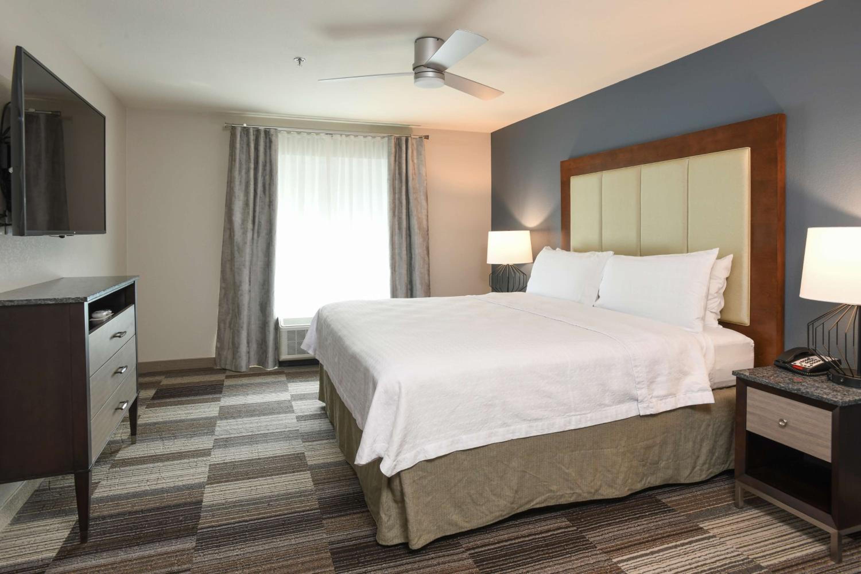 One-Bedroom King Suite - Photo 11