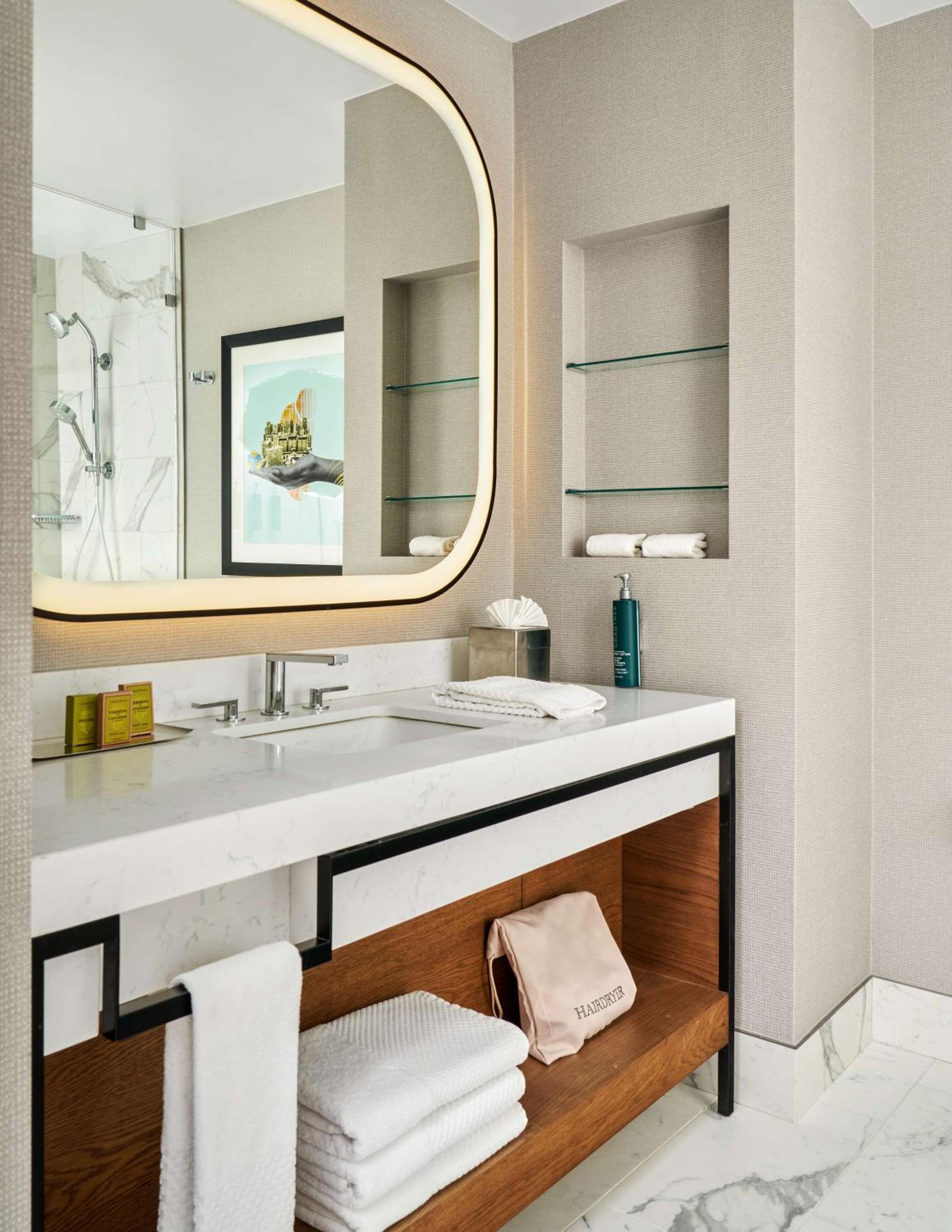 King Room with Walk-In Shower - Photo 2