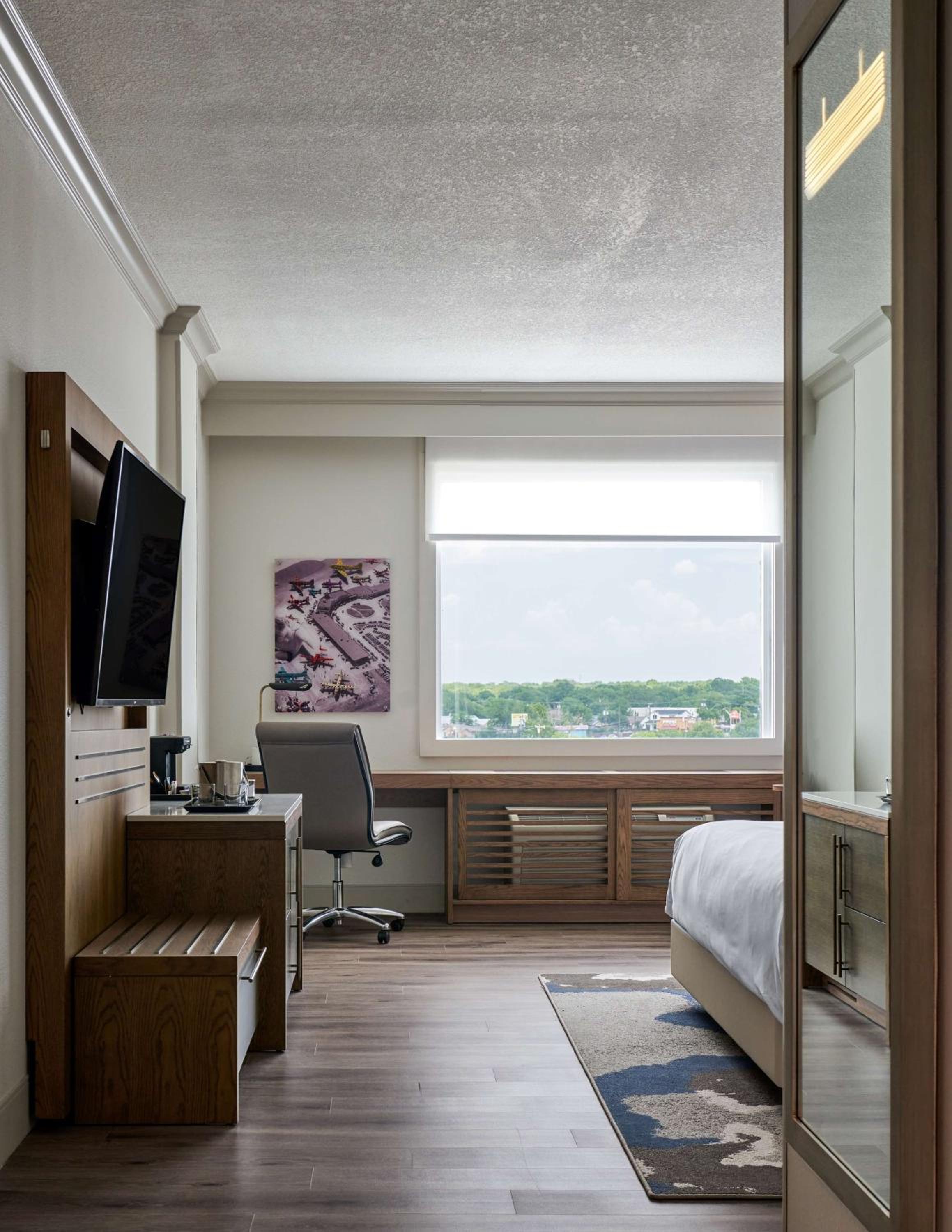 King Room - Disability Access with Tub - Photo 1