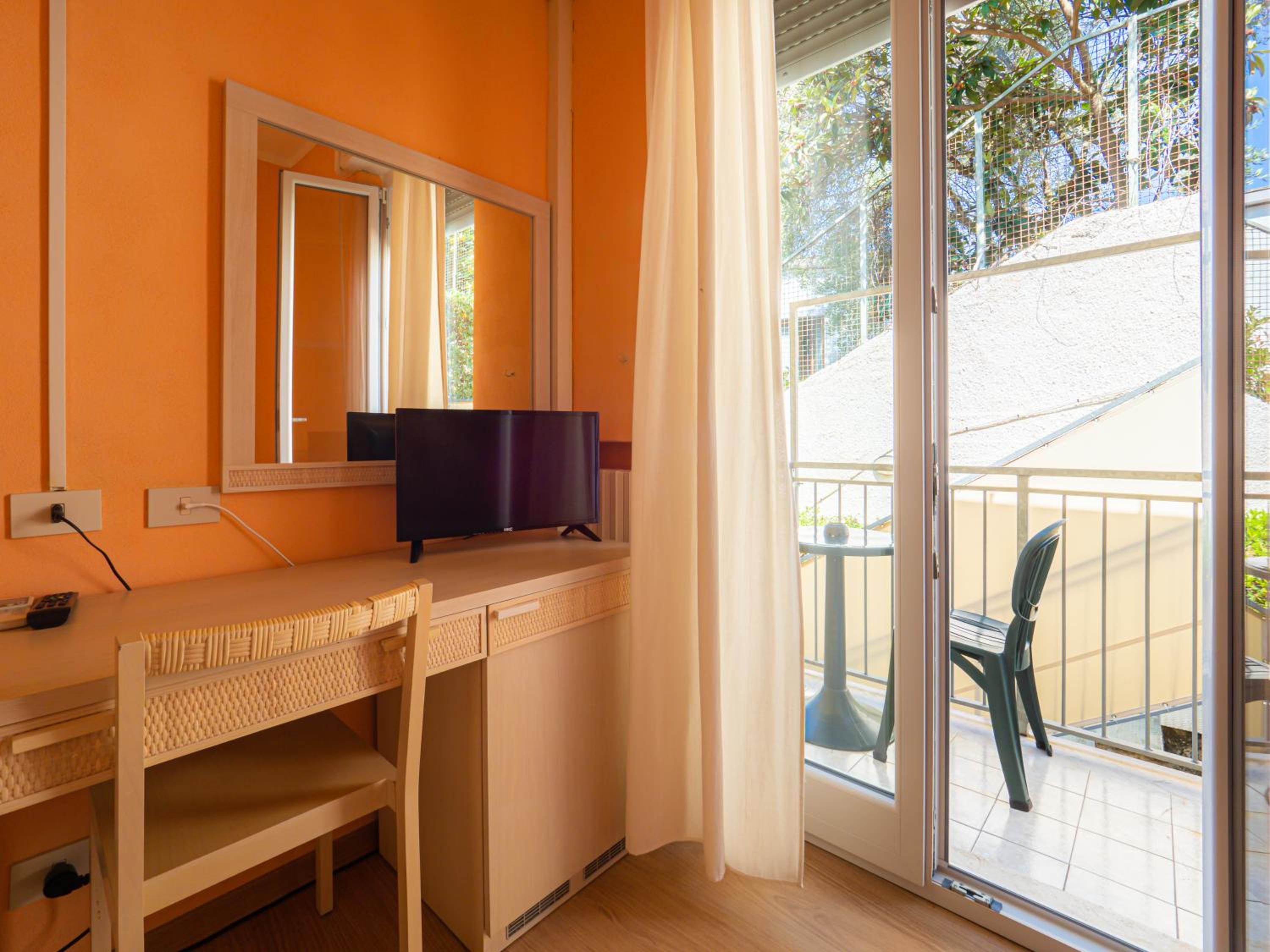 Single Room with Balcony photo 2