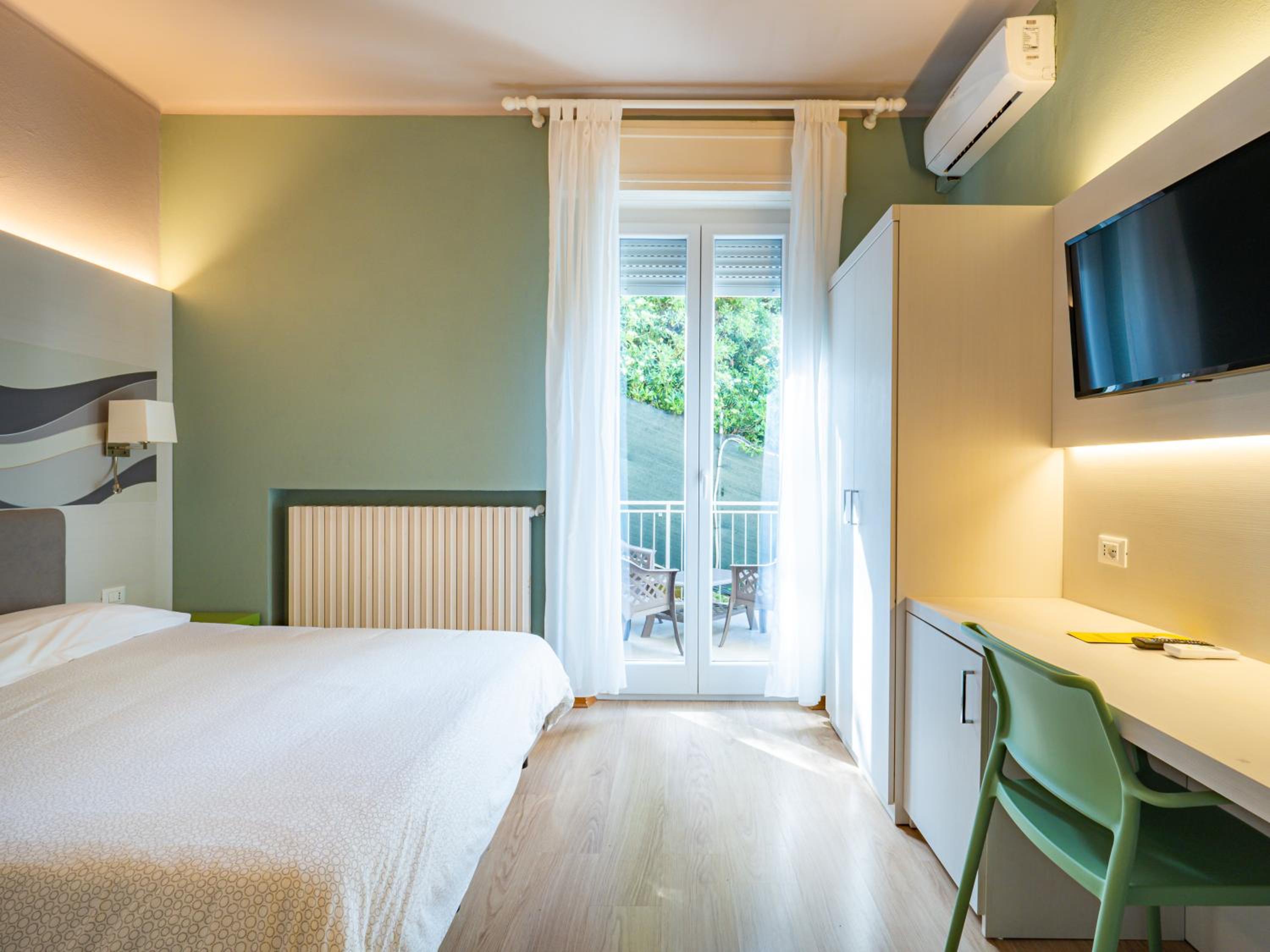 Triple Room with Balcony - Photo 5